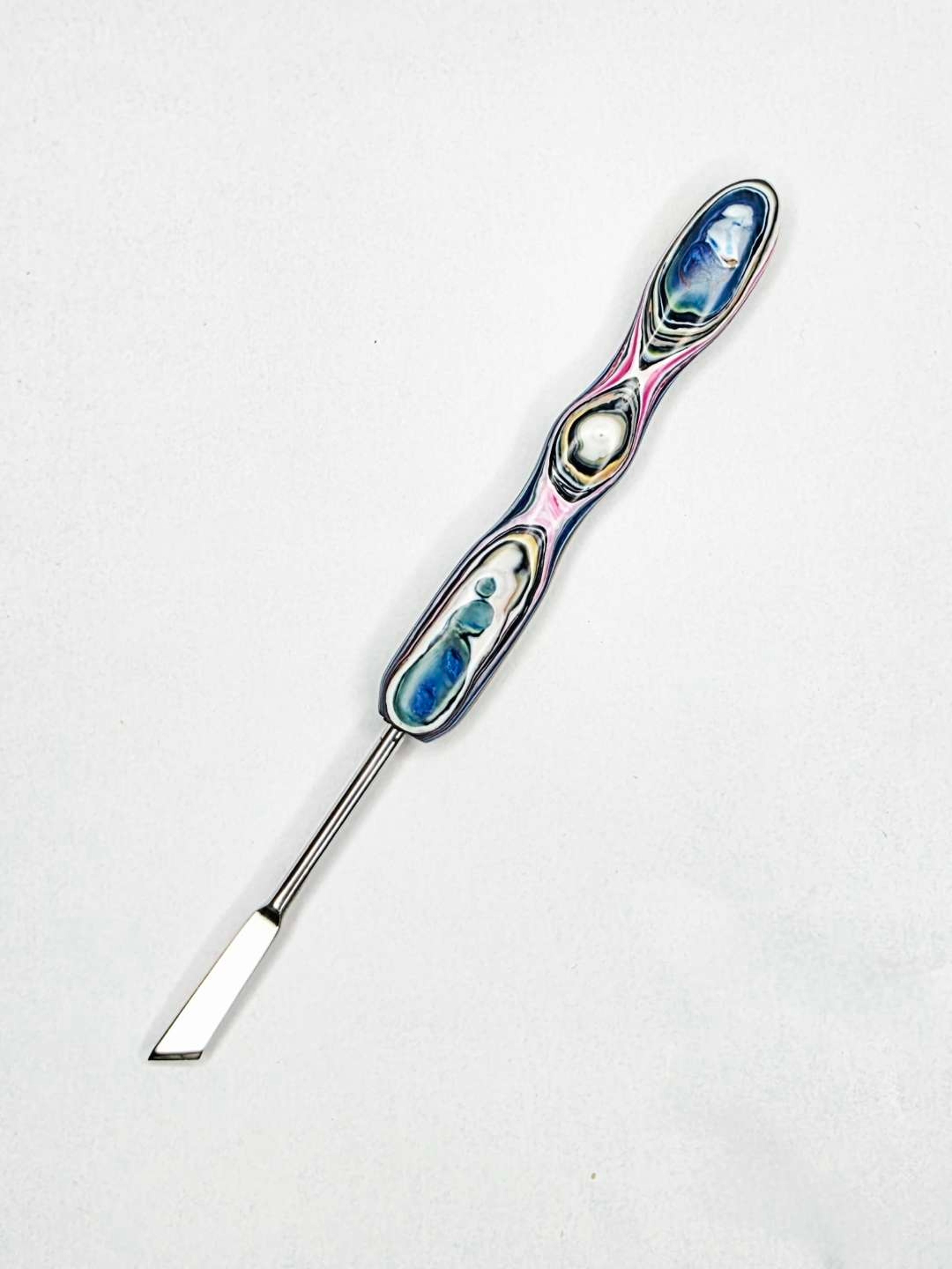 Preview pic of The Colorist | Handmade HDPE Dab Tool | Recycled Plastic Handle | Stainless Steel Angled Blade | by The Mellow Box