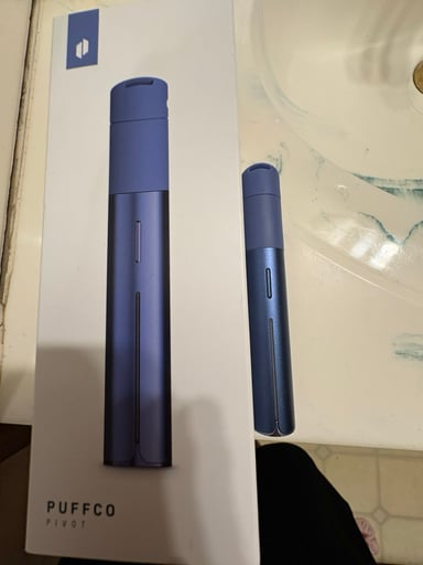 Preview pic of Puffco Pivot (Sapphire Edition)
