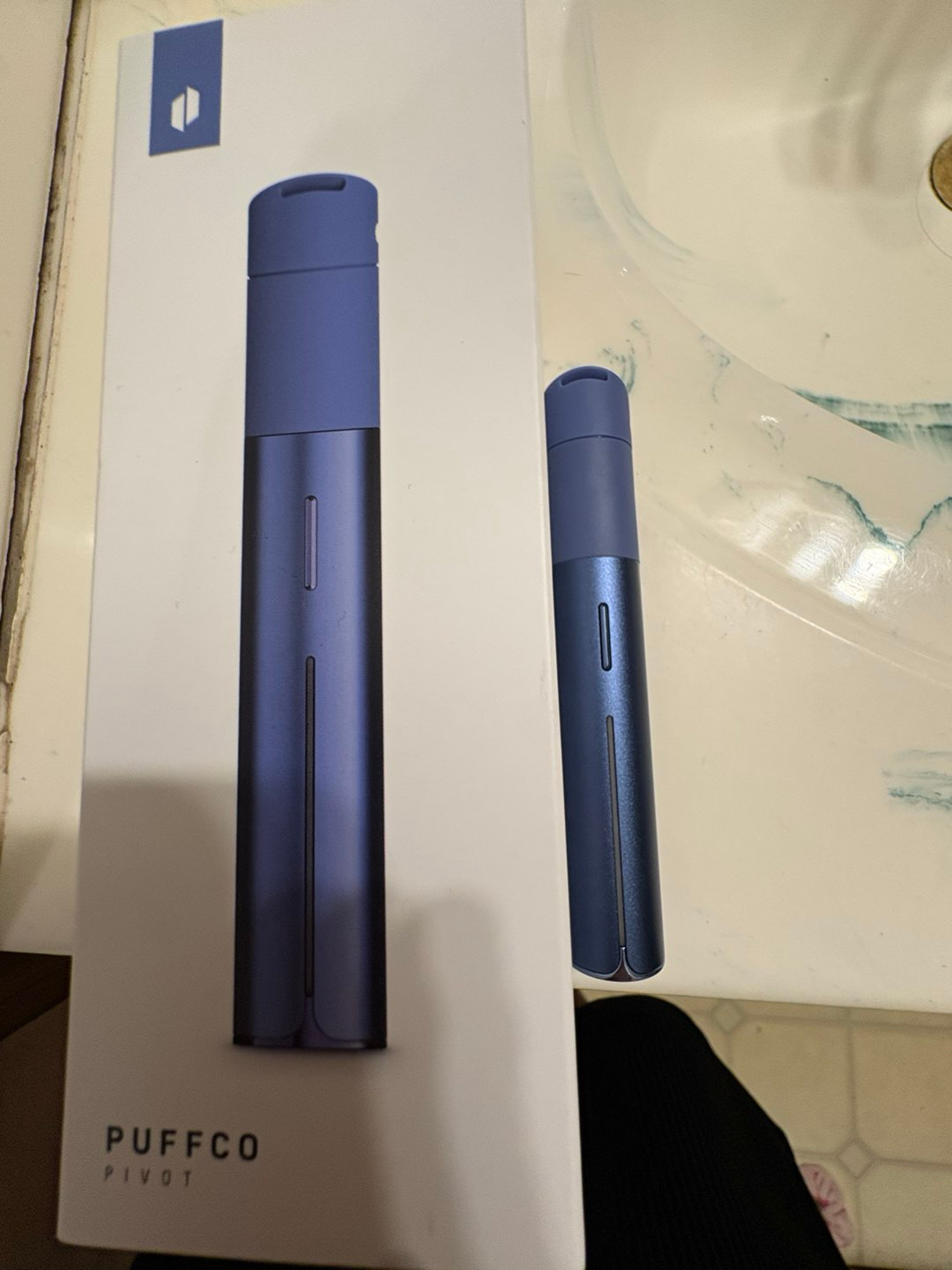 Puffco Pivot (Sapphire Edition) image 0
