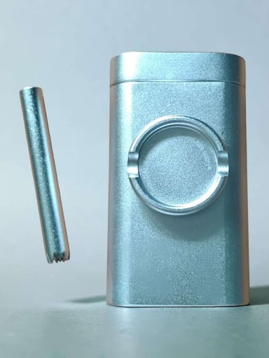 Preview pic of Silver Dugout Built-in Grinder One Hitter