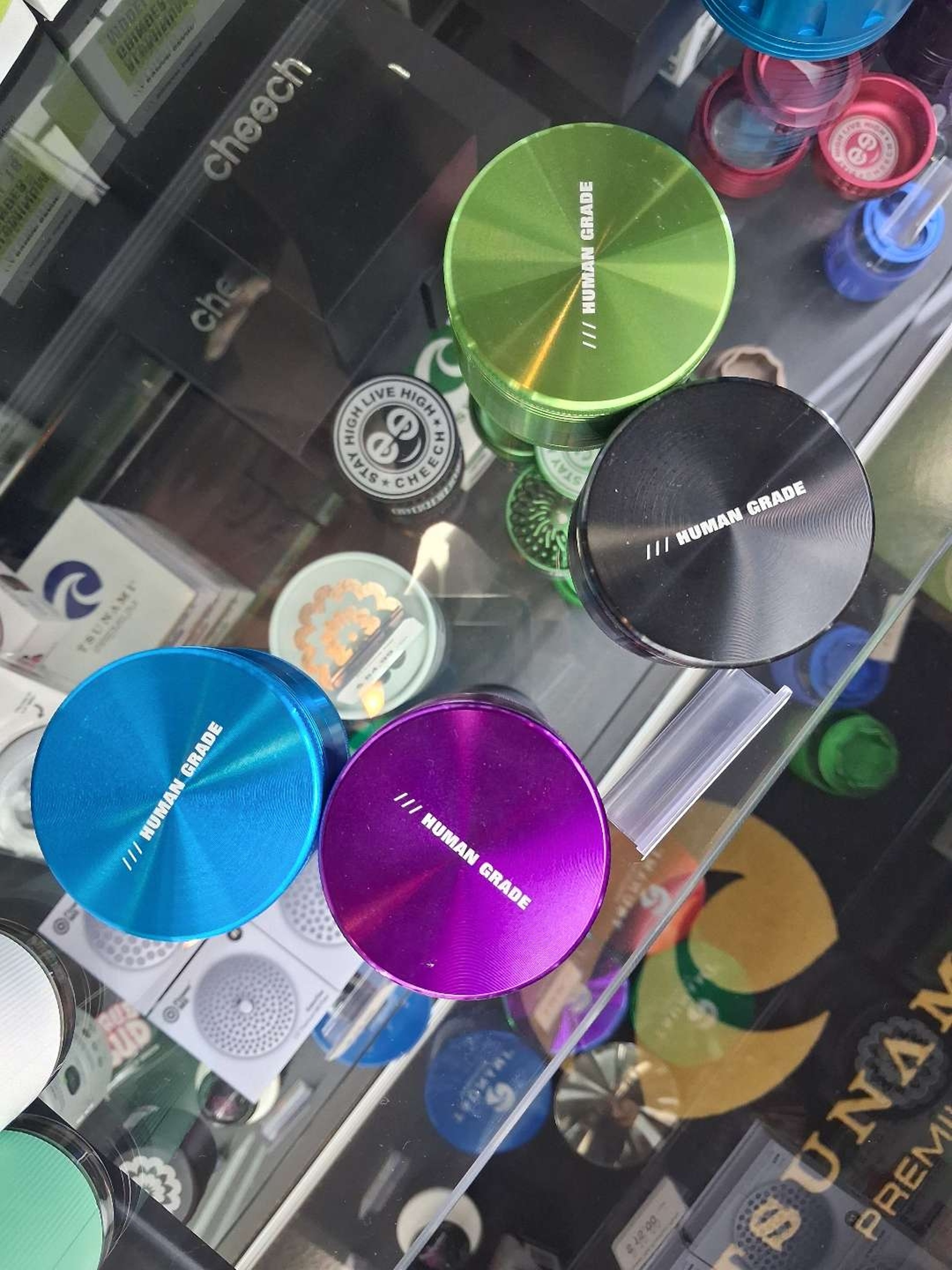 Preview pic of 2.5" human grade grinder 4pc model 1B