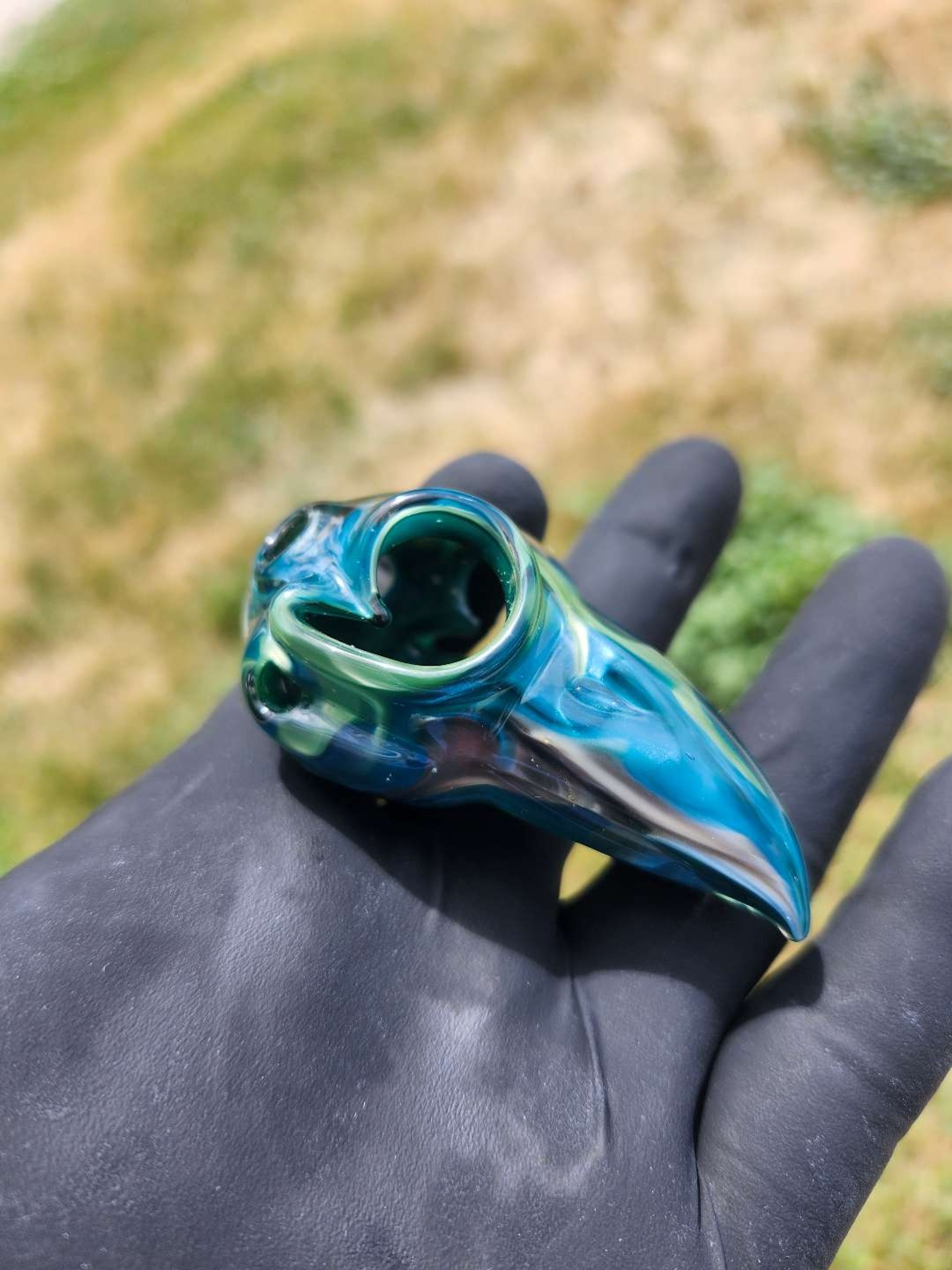 Preview pic of BURTONI x CHARISMA GLASS BIRD HEAD PENDANT