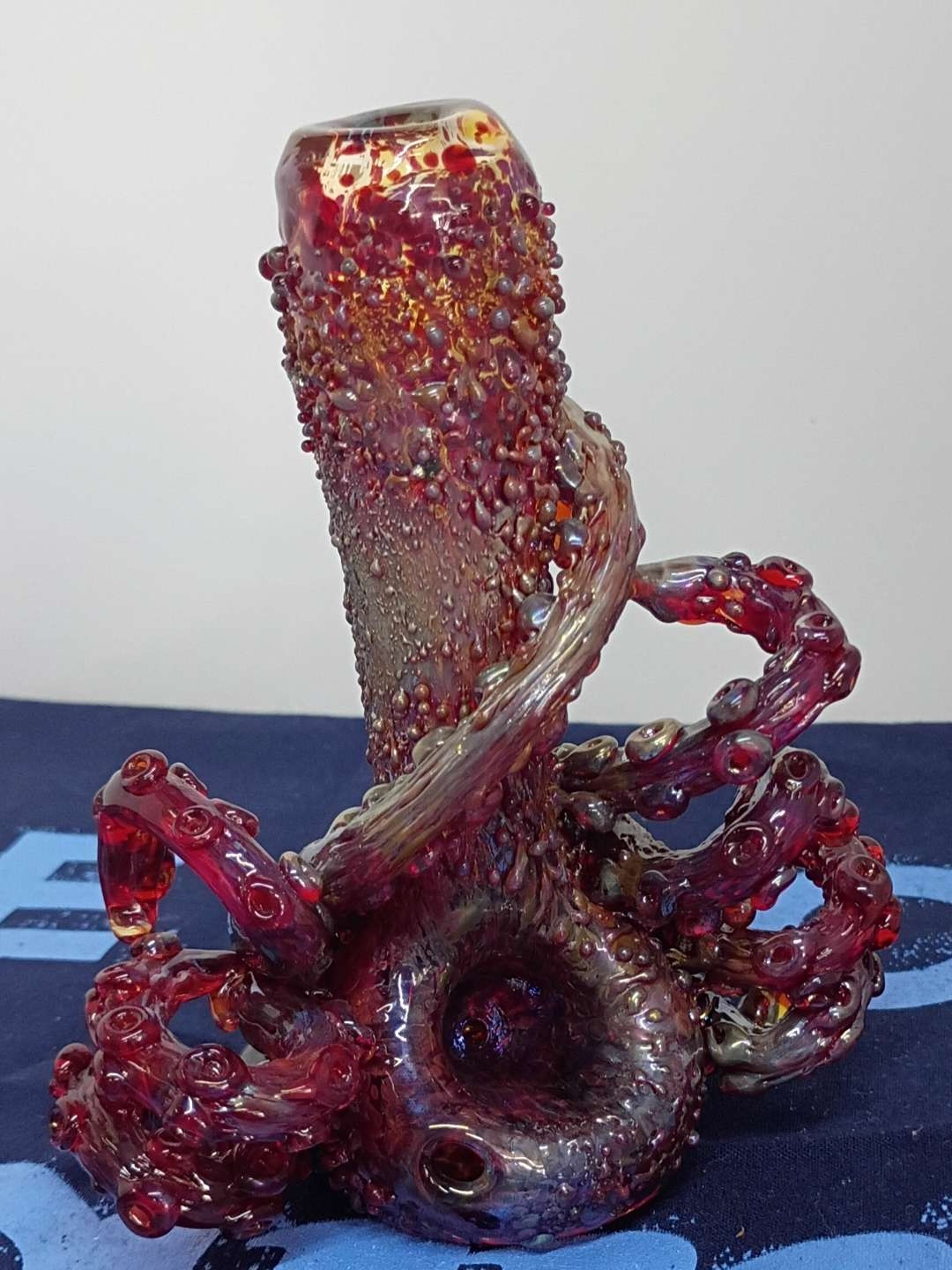 Preview pic of AREHARTS GLASS OCTOPUS GLASS PIPE