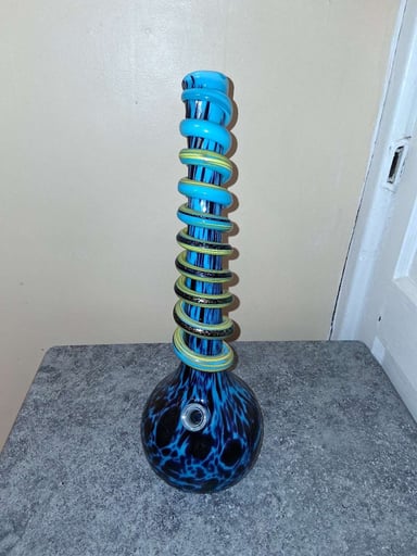 Preview pic of Handblown special k bong