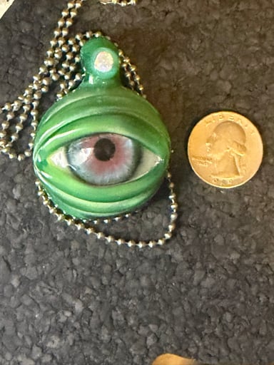 Preview pic of Eye pendant