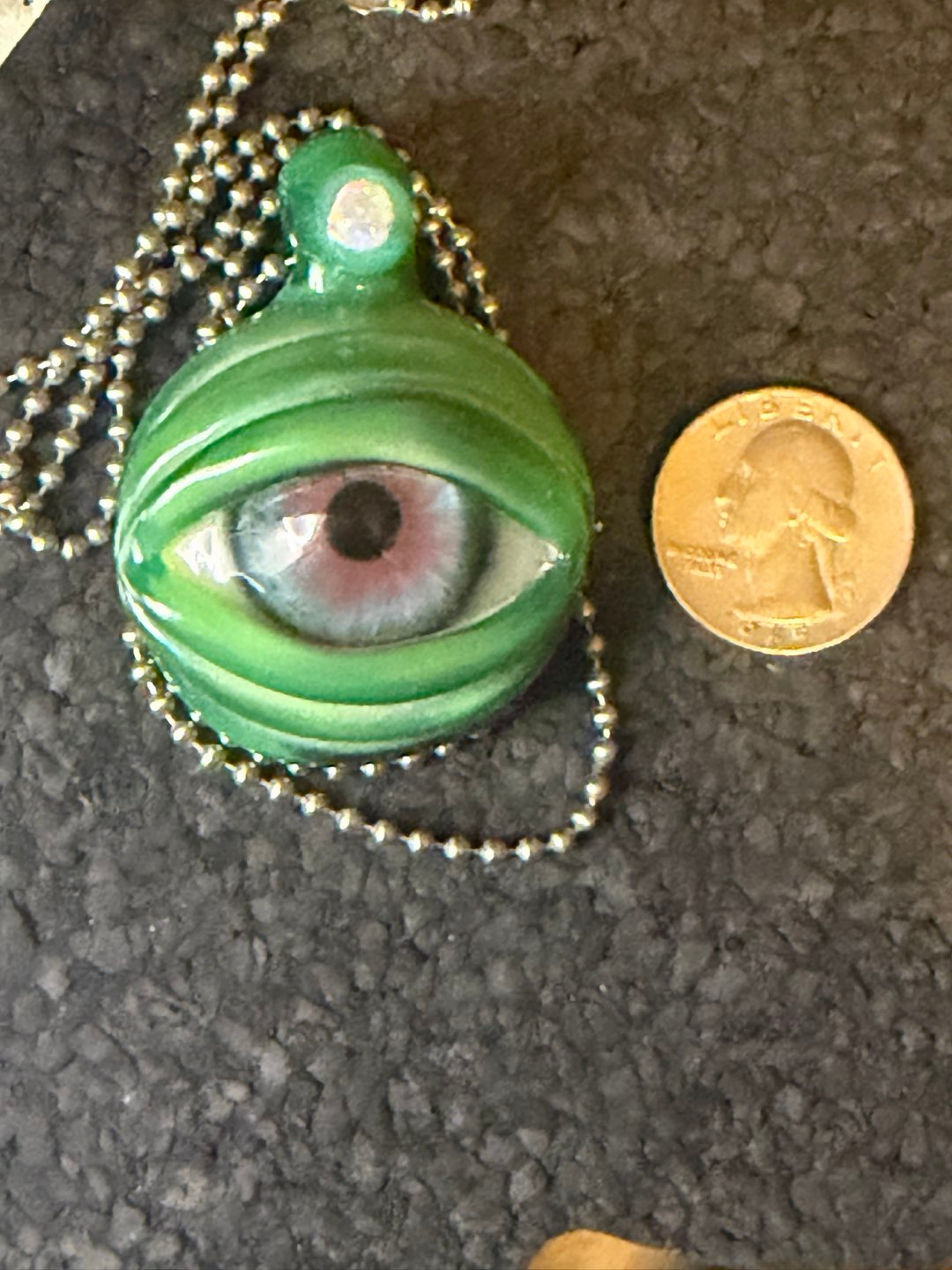 Eye pendant image 0