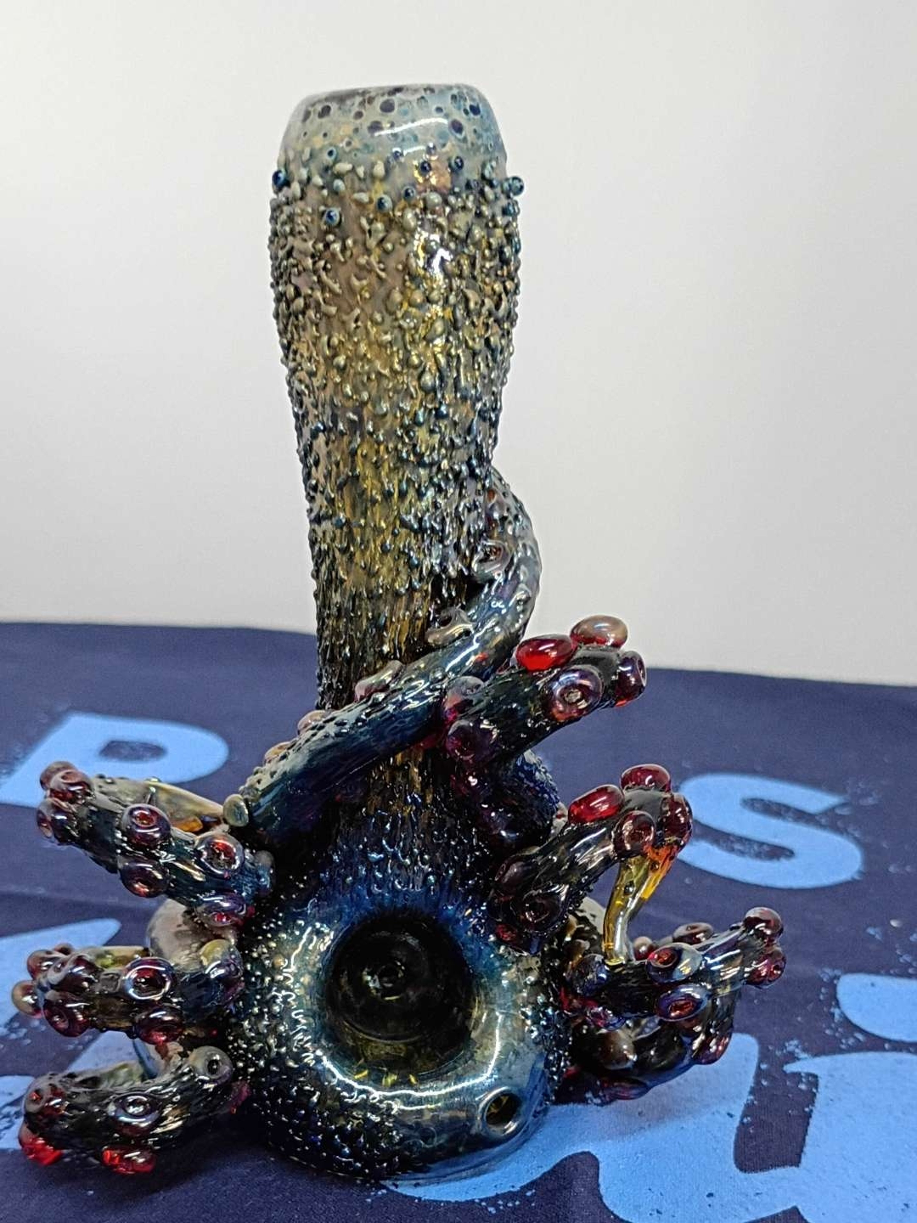 Preview pic of Areharts octo-friend glass pipe
