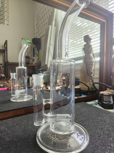 Preview pic of @Licit glass 60 Bent Neck Gridline