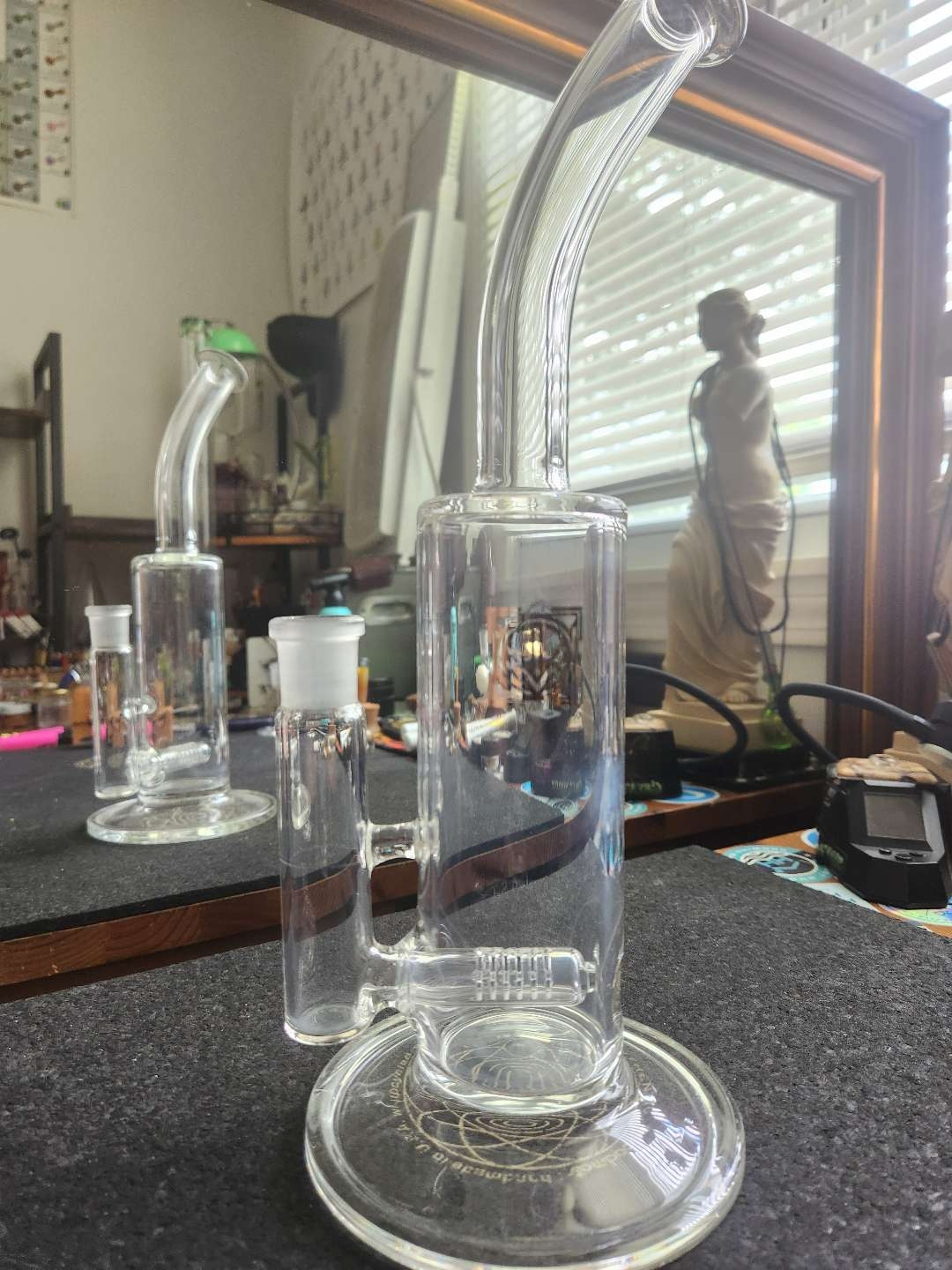 Preview pic of @Licit glass 60 Bent Neck Gridline