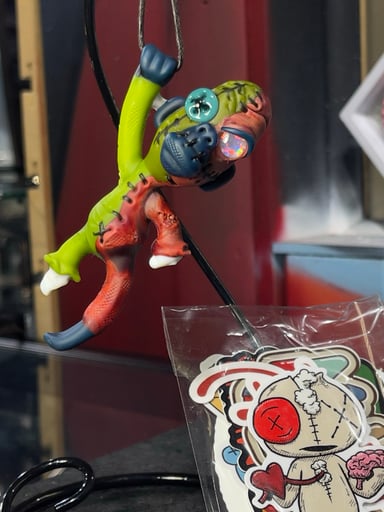 Preview pic of Muller x Firefly Hanging Rilla