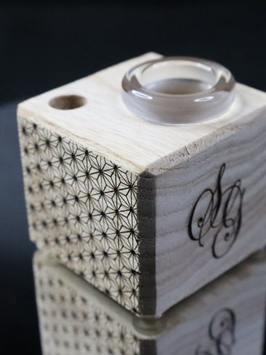 Preview pic of Sovereignty Glass Slide and Poker Stand