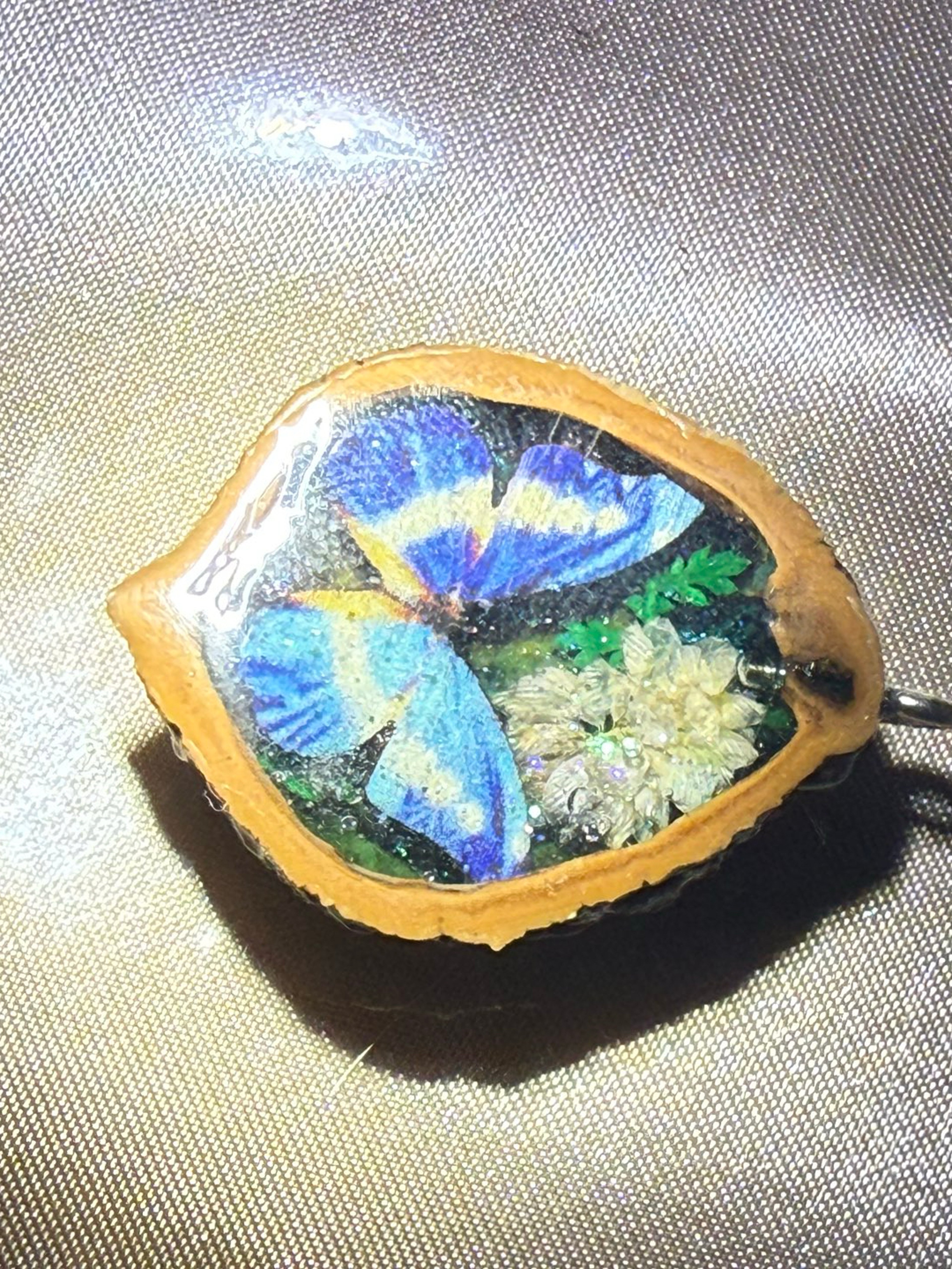 Preview pic of Walnut pendy