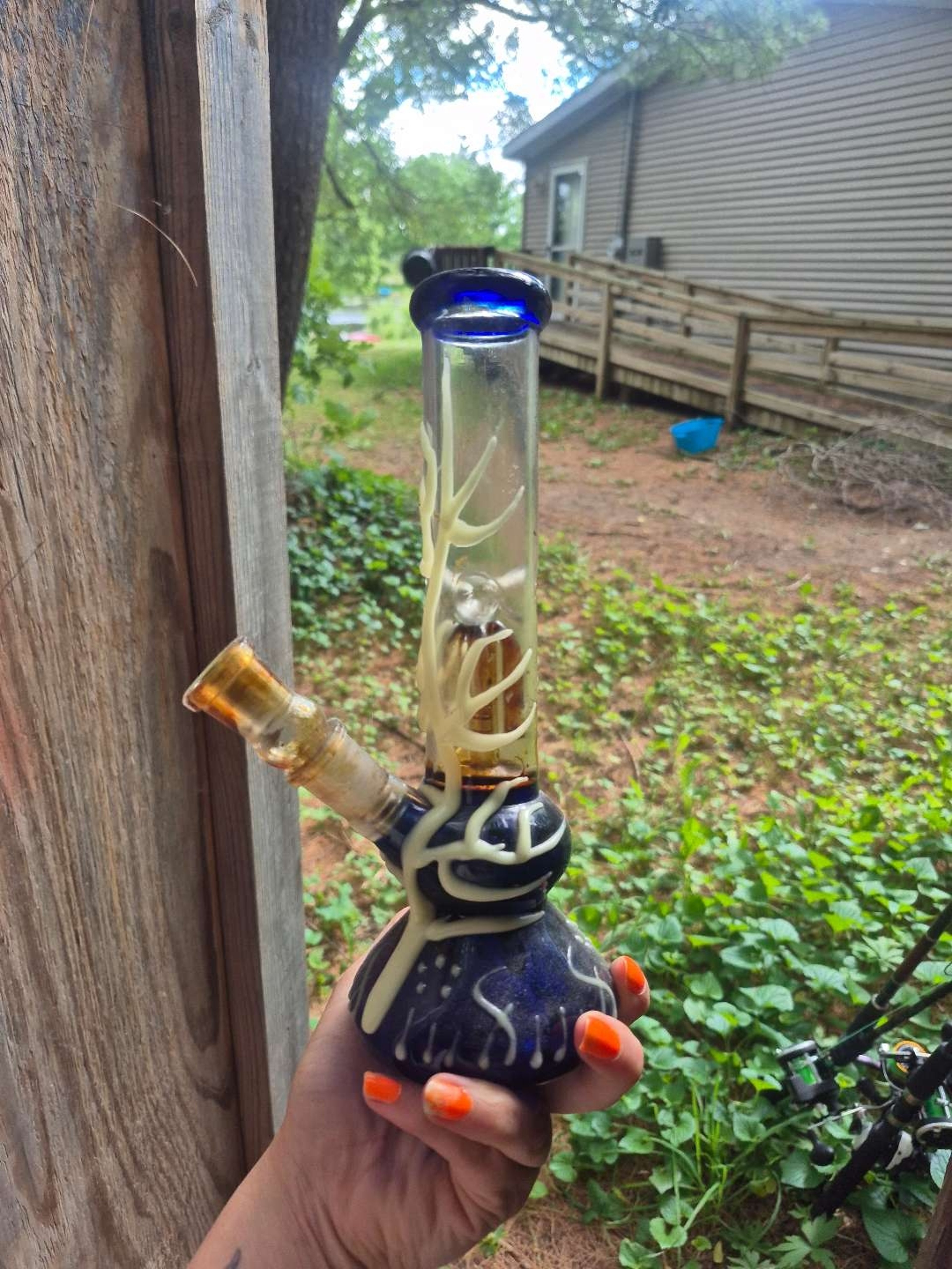 Preview pic of 10" Glow in the Dark Glass Bong Water Pipe Hookah Smoking Bong With Bowl