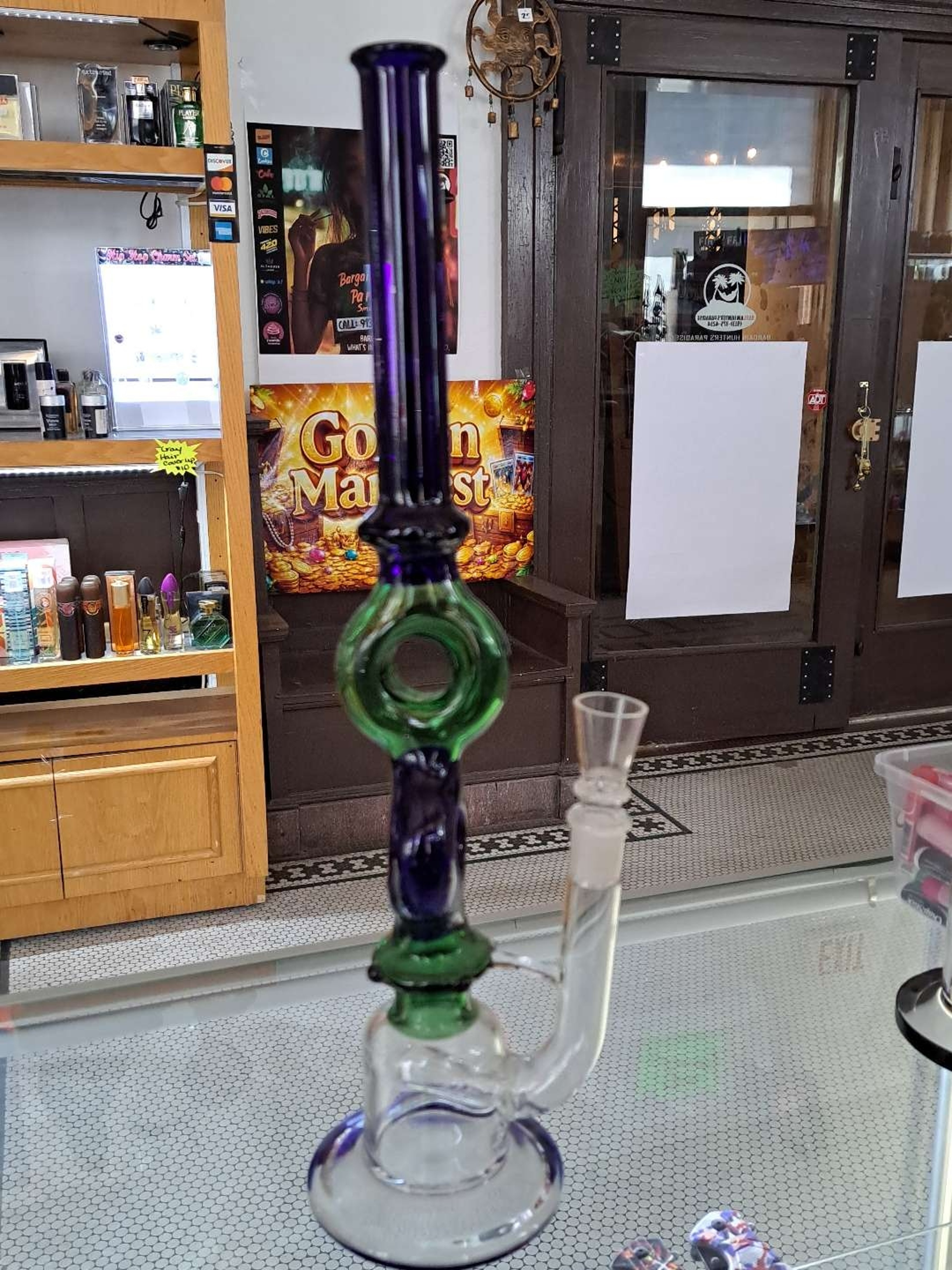 Preview pic of Blue and green O's 18" waterpipe. Bowl or Banger