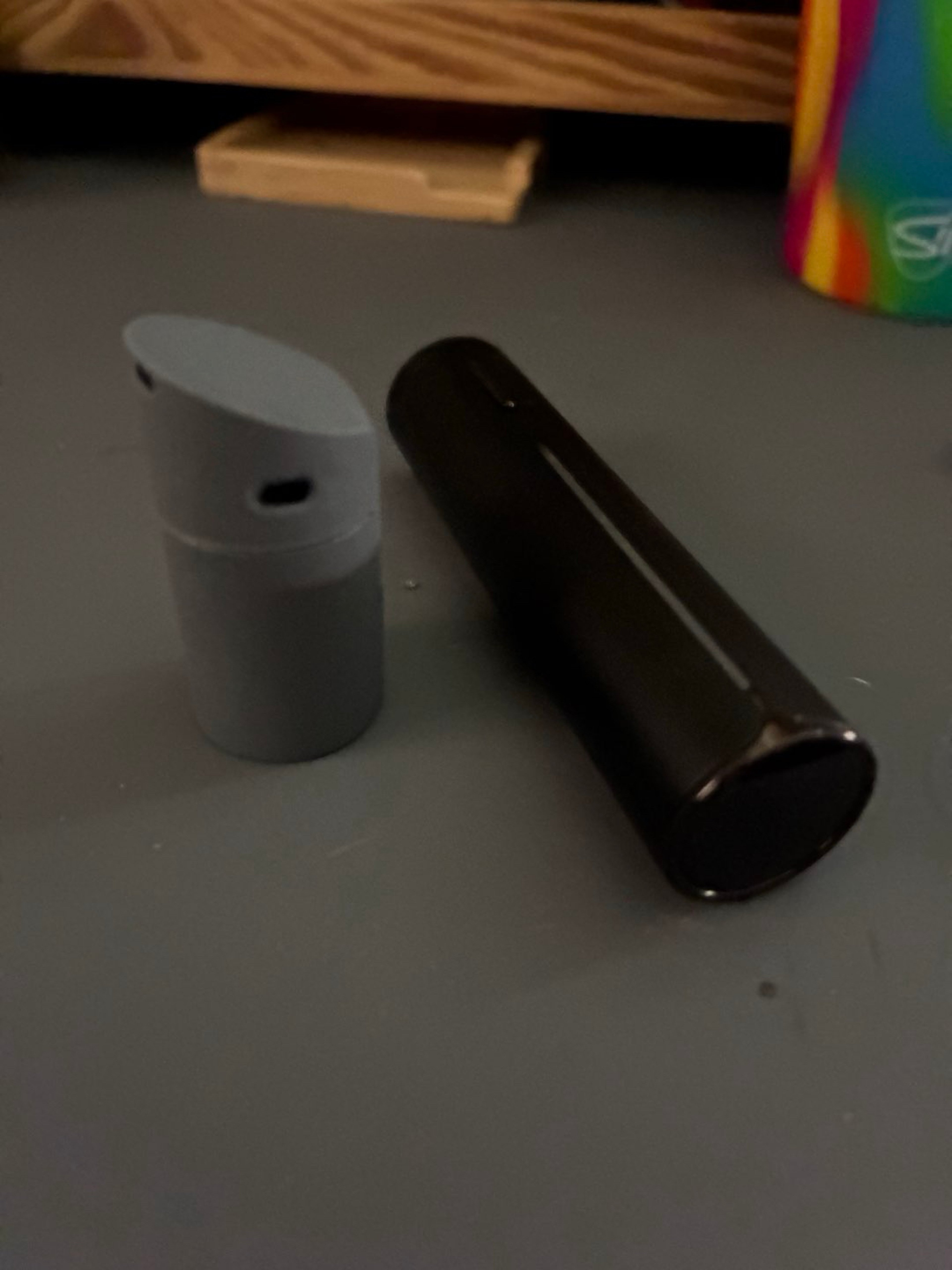 Preview pic of BARELY USED PUFFCO PIVOT. PERFECT CONDITION . *SHIPS FREE TO USA/CANADA* *STAND INCLUDED FOR FREE*