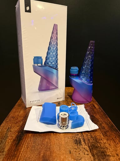 Preview pic of Puffco Peak Pro Indiglow (24 Dabs) + 3DXL + Travel Pack