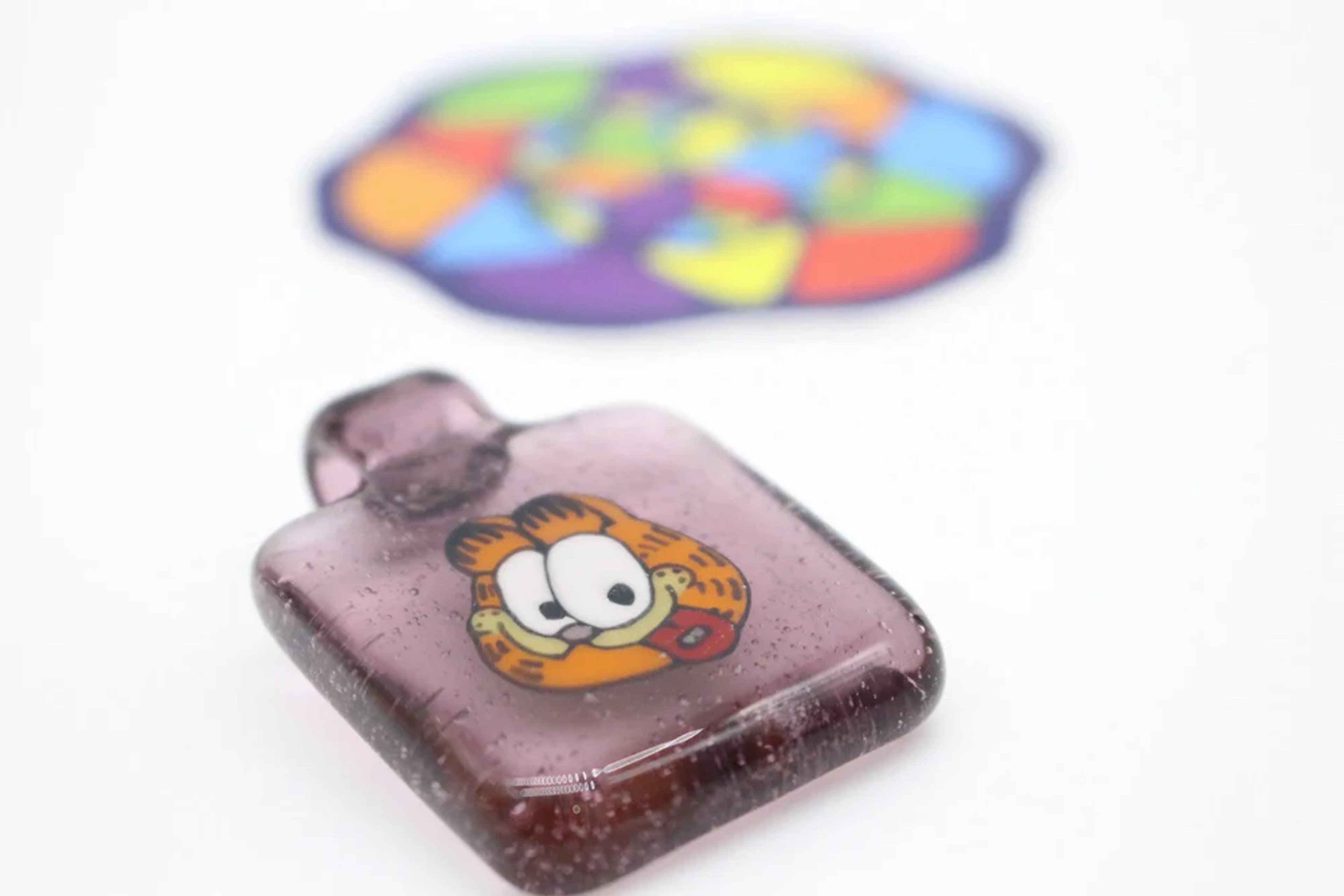 * no reserve ITSKINDOFAKUSHYSTORY "GARFIELD" FLIP PENDANT image 0