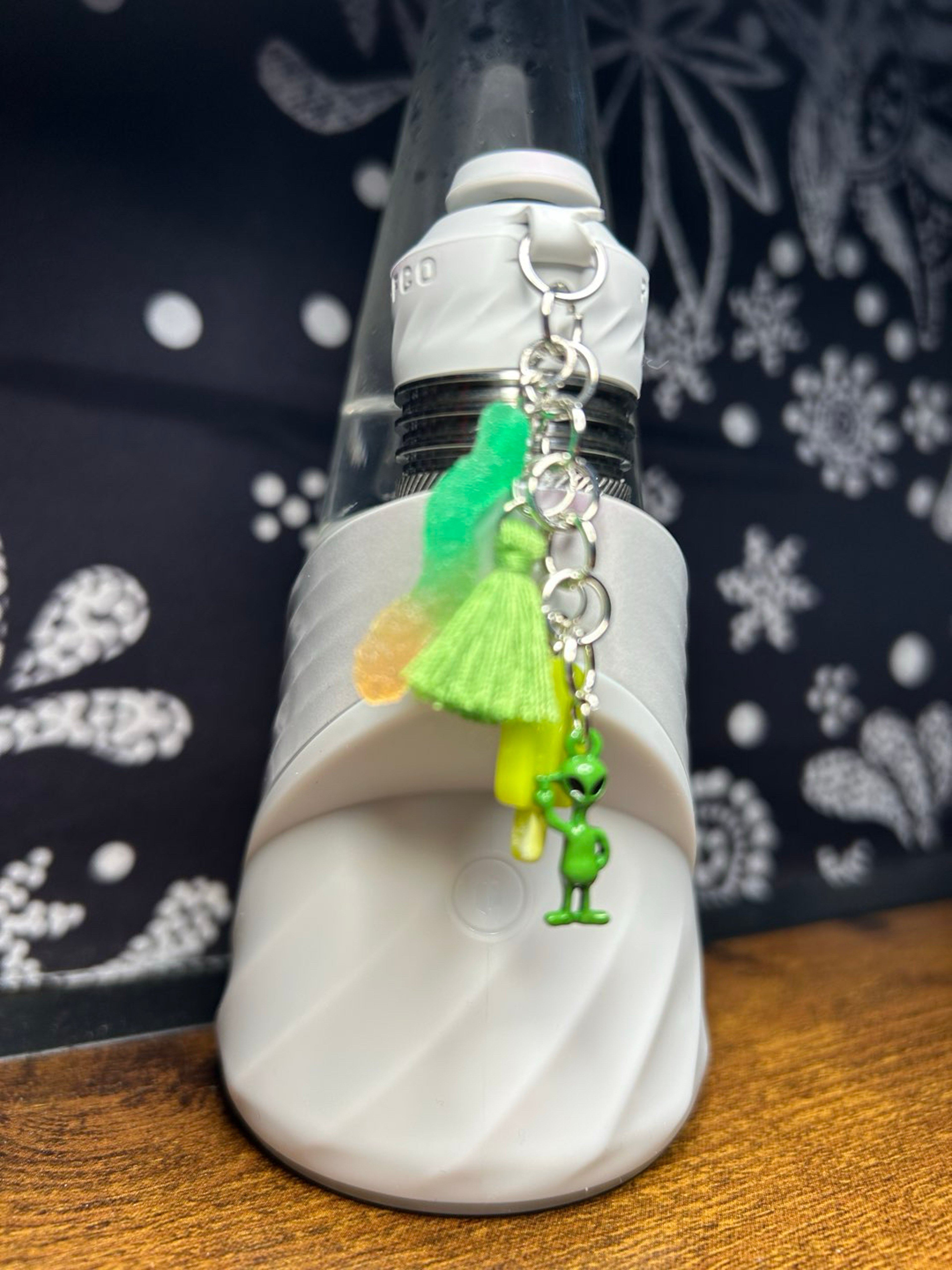 Preview pic of Alien theme puffco charm