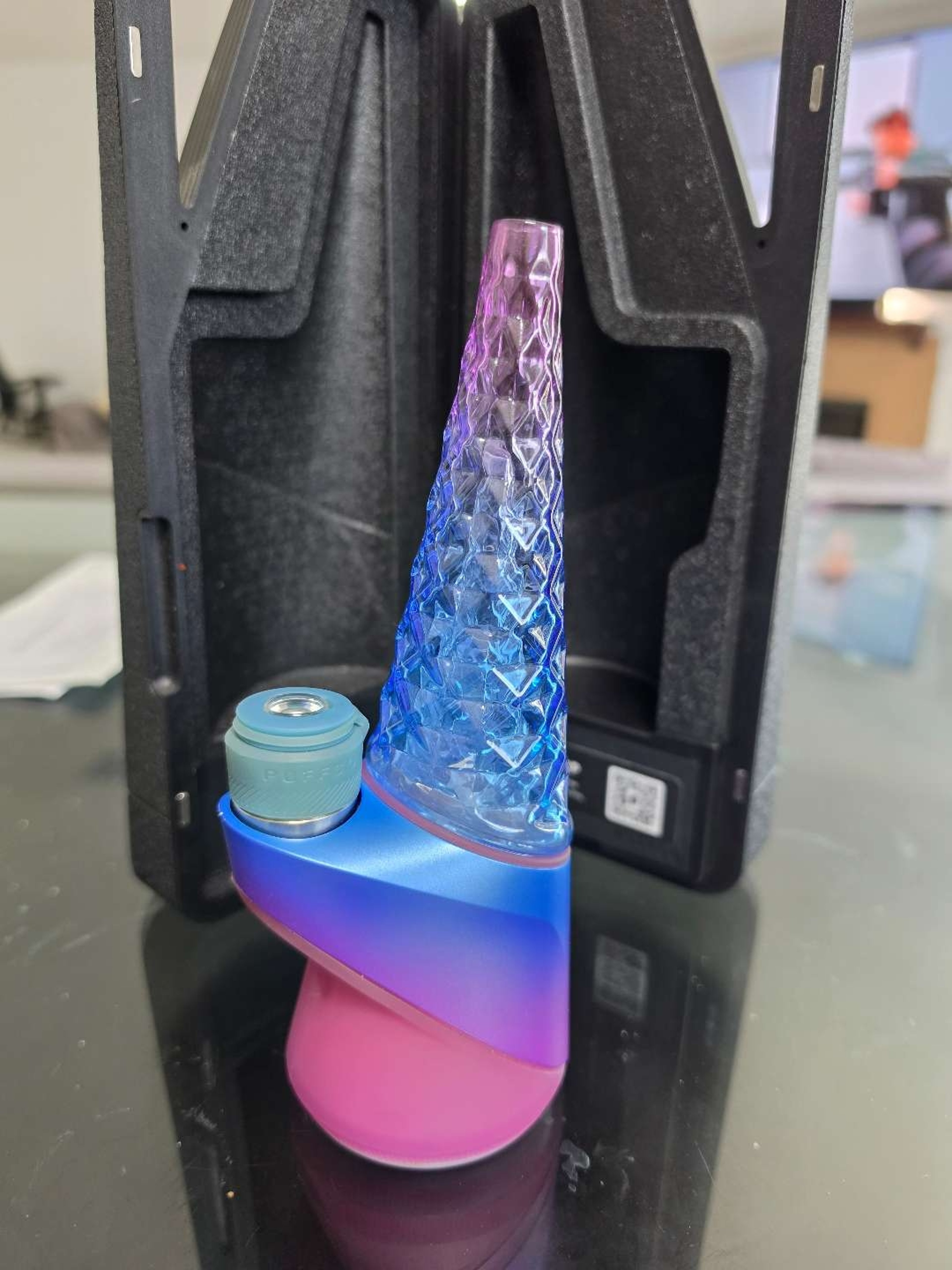 Preview pic of Puffco peak pro v1 indiglow edition