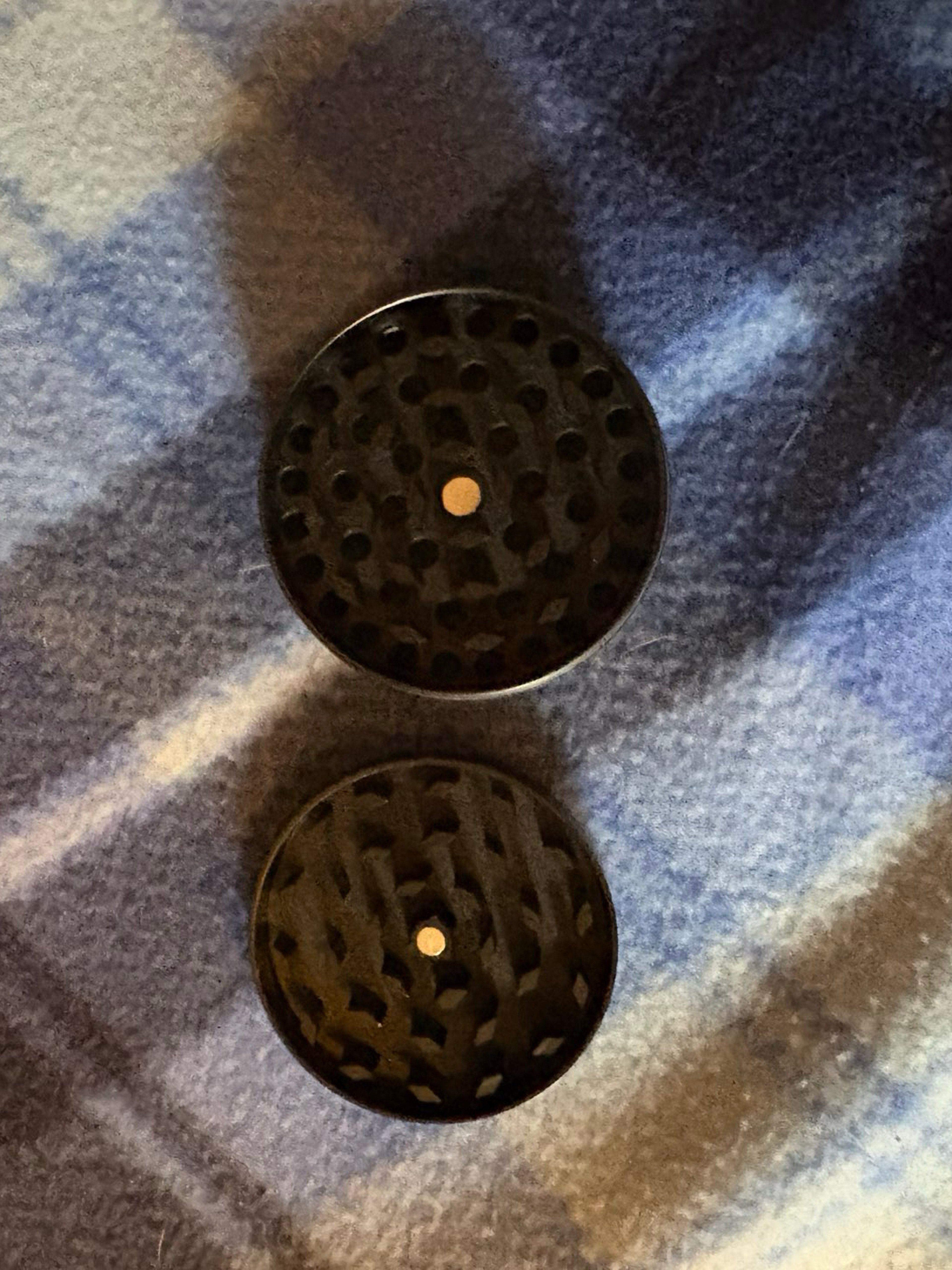 Preview pic of 4 piece metal grinder