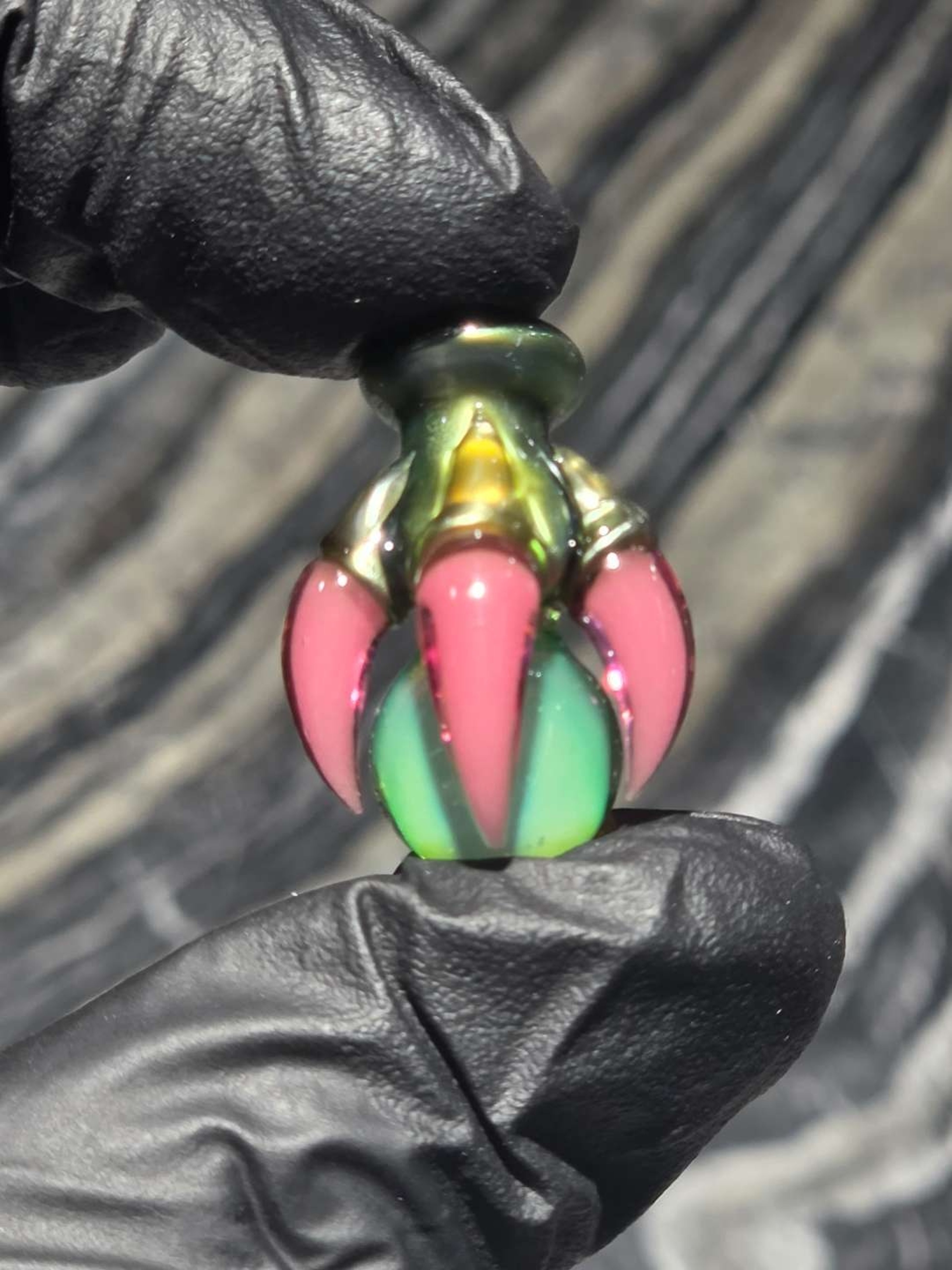 Preview pic of Dragon Claw Pendant