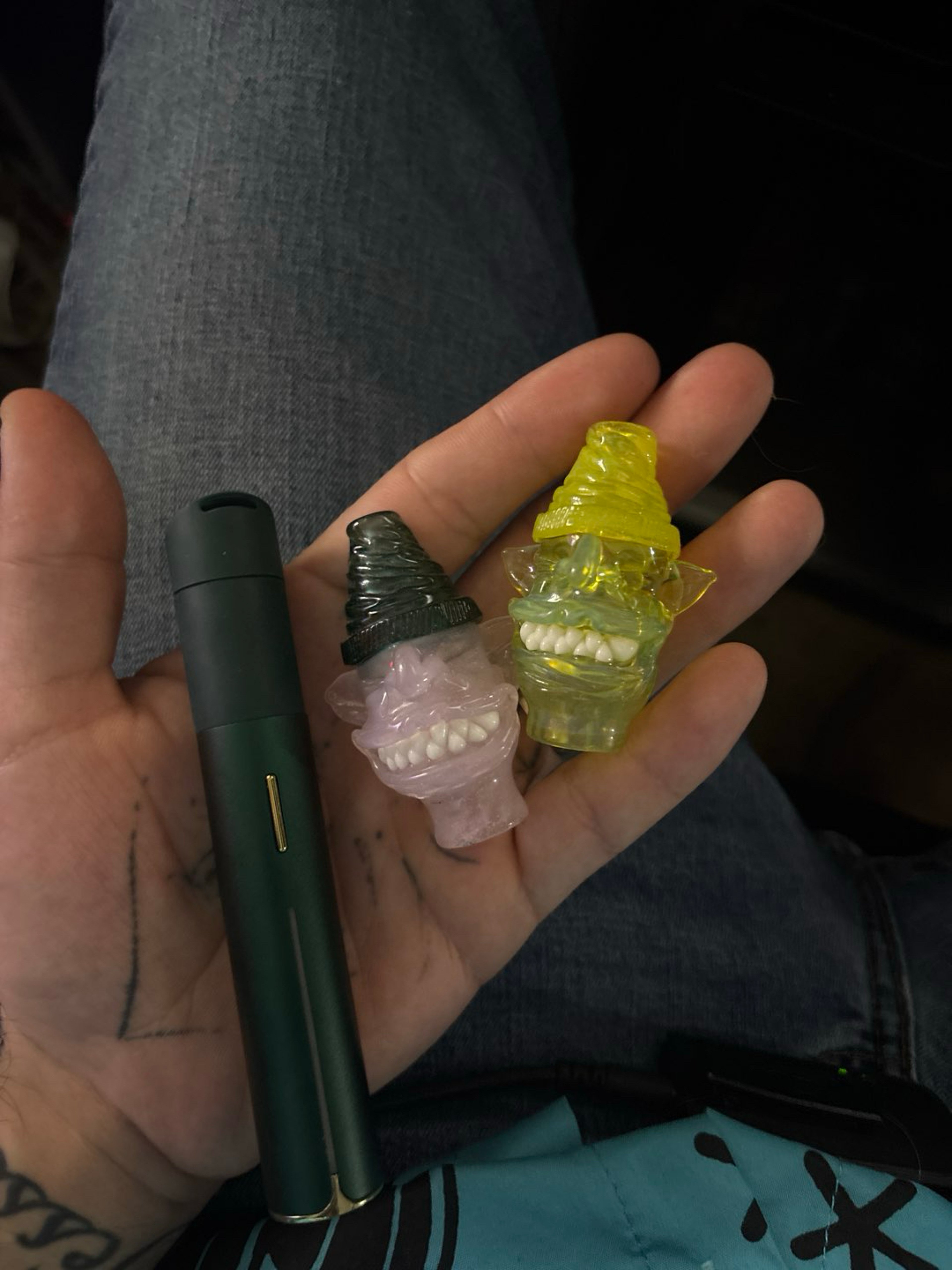 Preview pic of Flourish pivot with 2 wyrd glass toppers