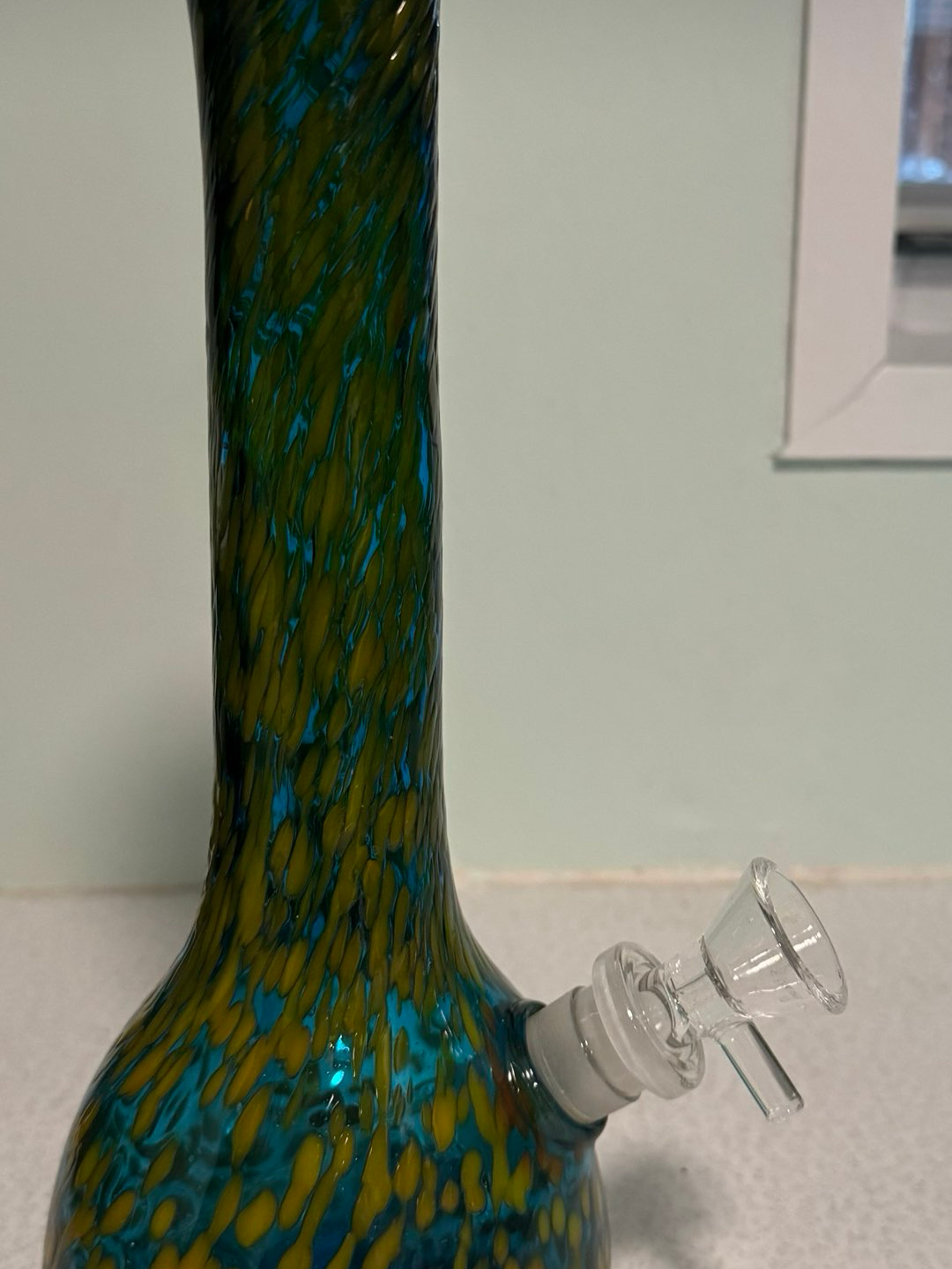Preview pic of 2025 Shock Glass Bong