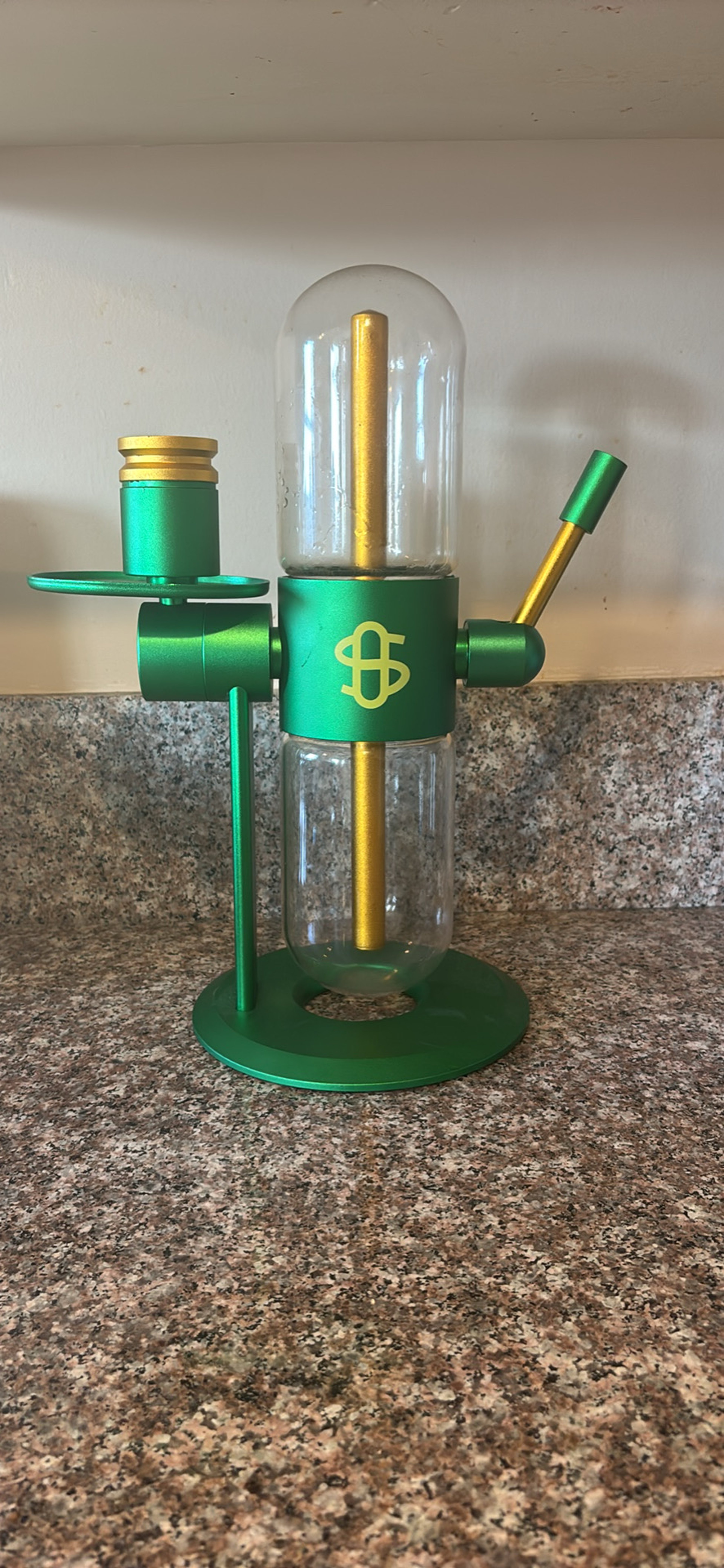 Preview pic of Stundenglass Gravity Bong Infuser