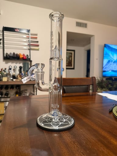 Preview pic of Sovereignty glass pawn shorty 4