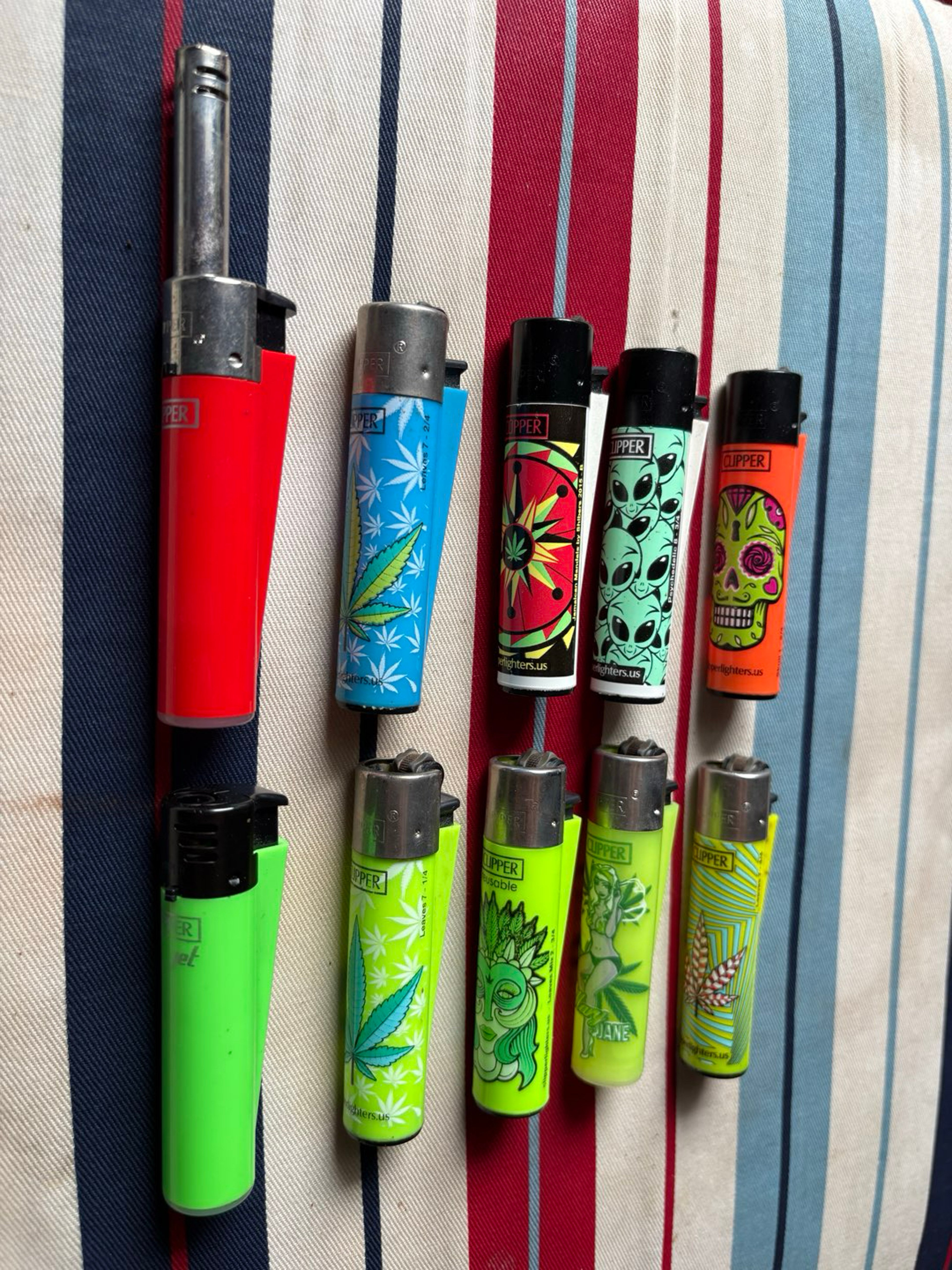 Preview pic of 10 Clipper lighters