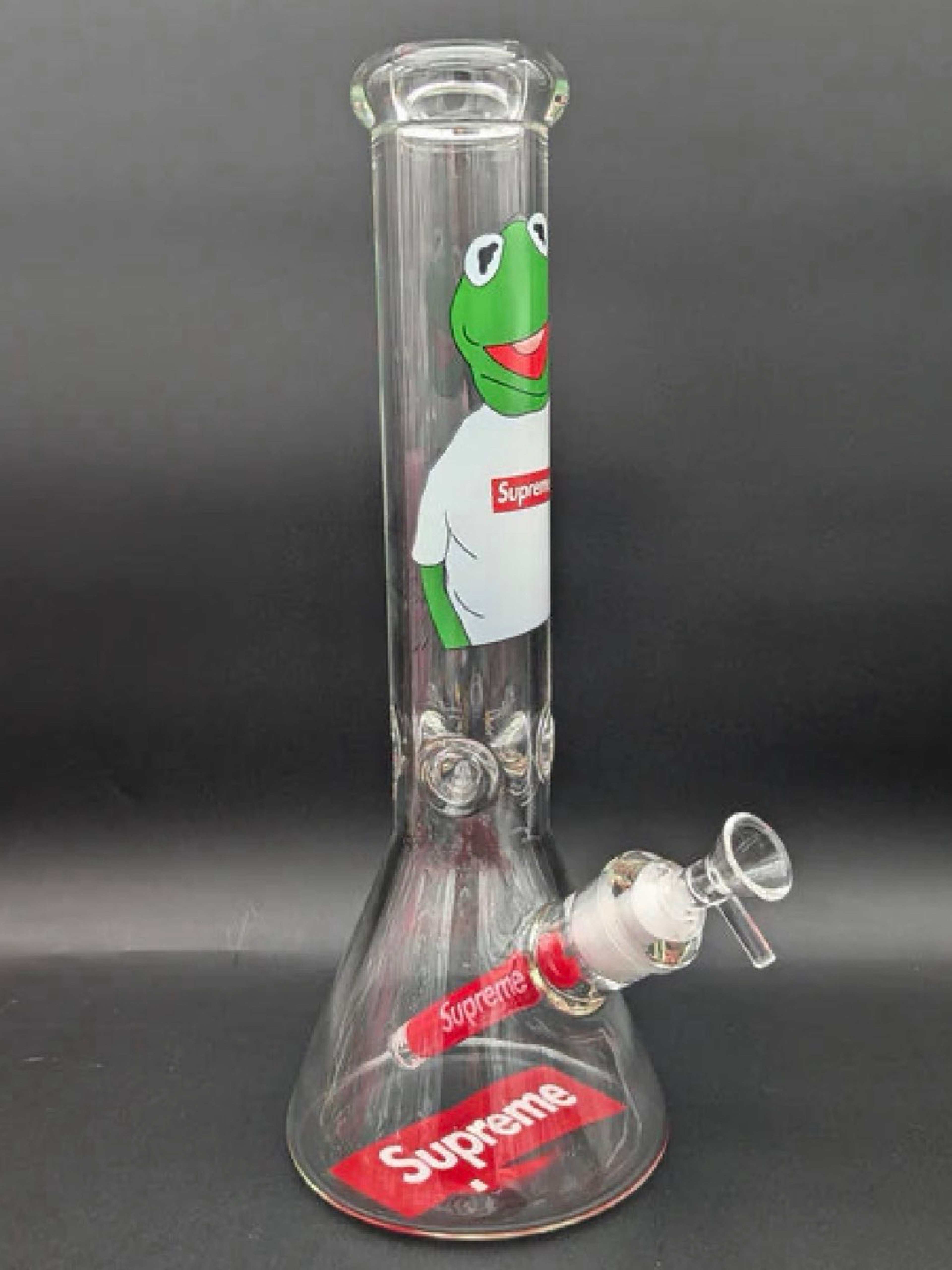 Preview pic of 14" Supreme Frog Beaker Bong