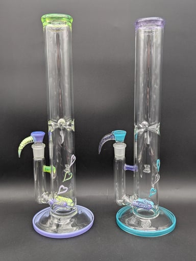 Preview pic of 2K GLASS DUAL COLOR HEART BONG