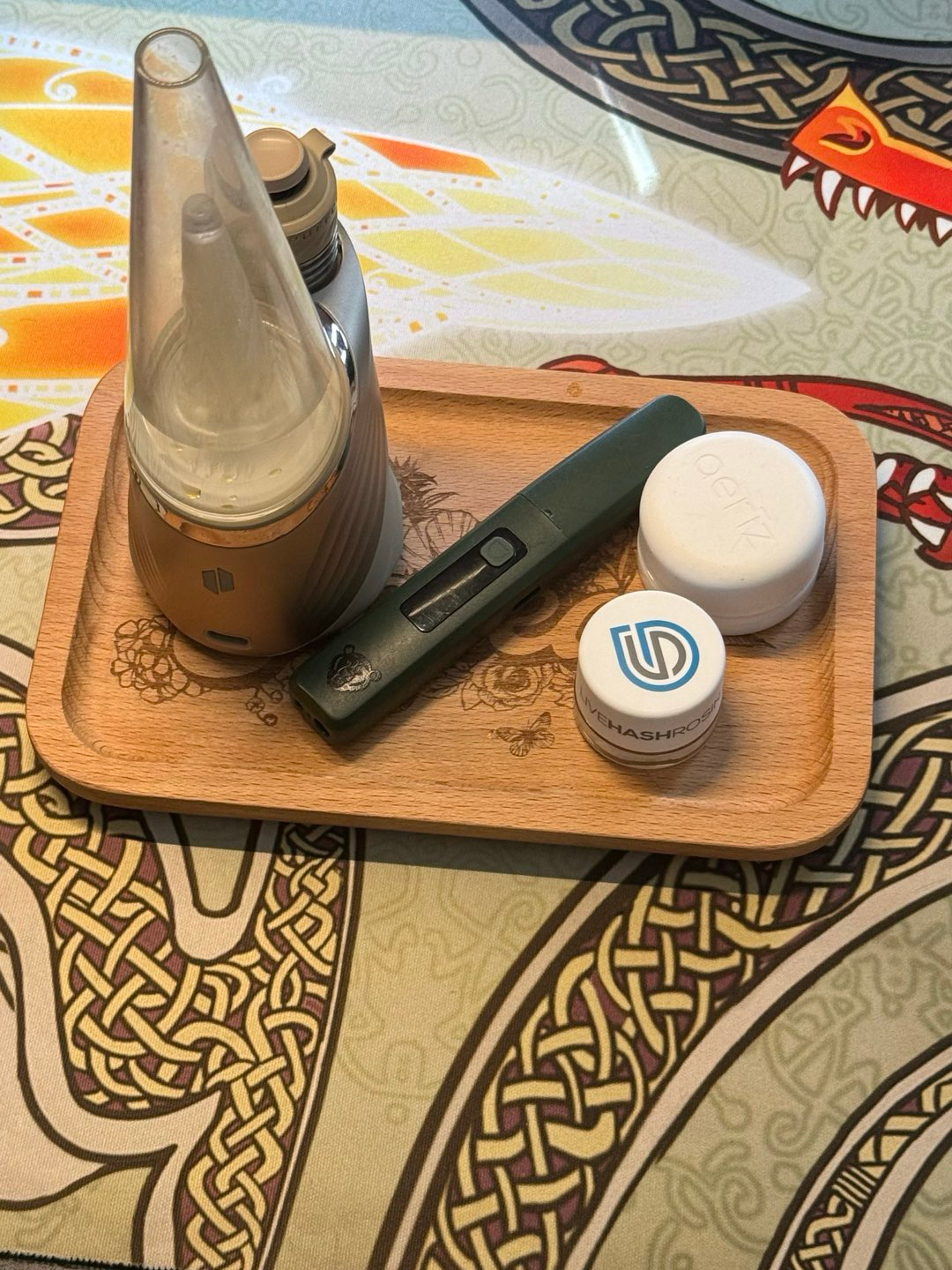 Preview pic of wooden puffco trays available :)