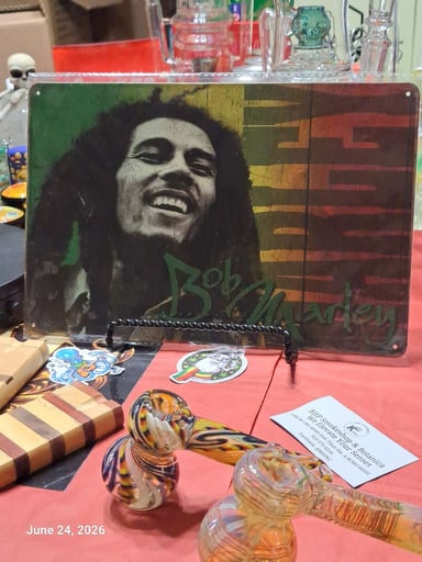 Preview pic of Decorative Stoner  Image Tin 8x12 Bob Marley Signature