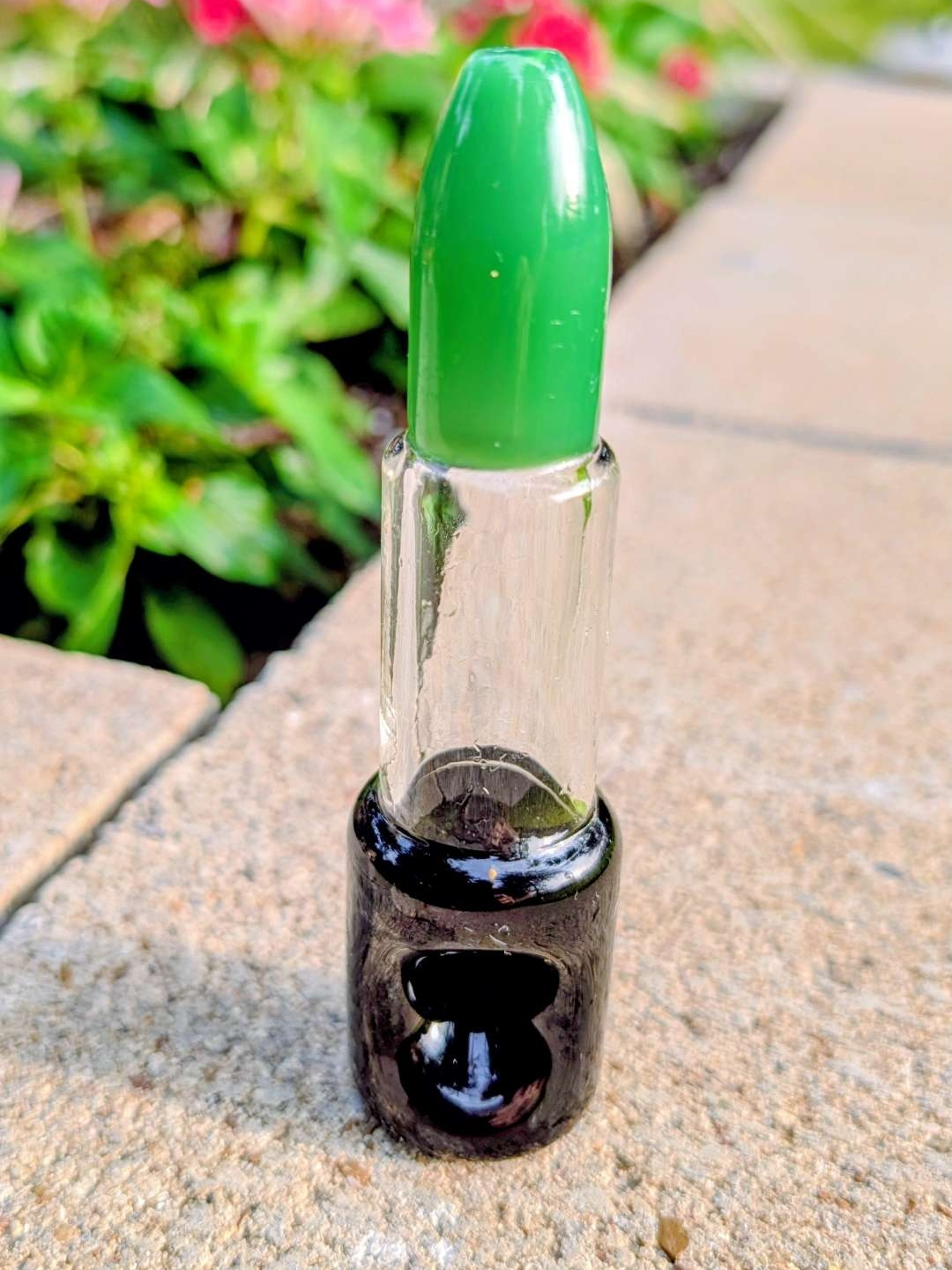 Preview pic of Lipstick Novelty Dry Pipe – Green & Black