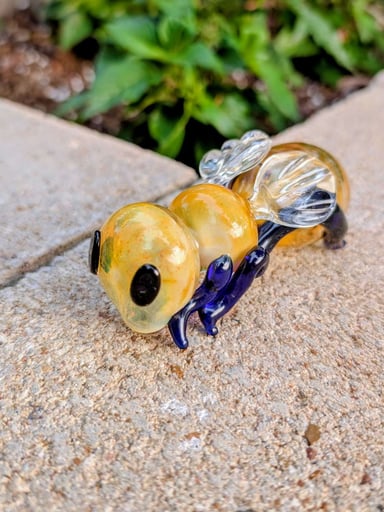 Preview pic of Heady Worm Glass Sculpted Bee Dry Pipe – Mint Condition