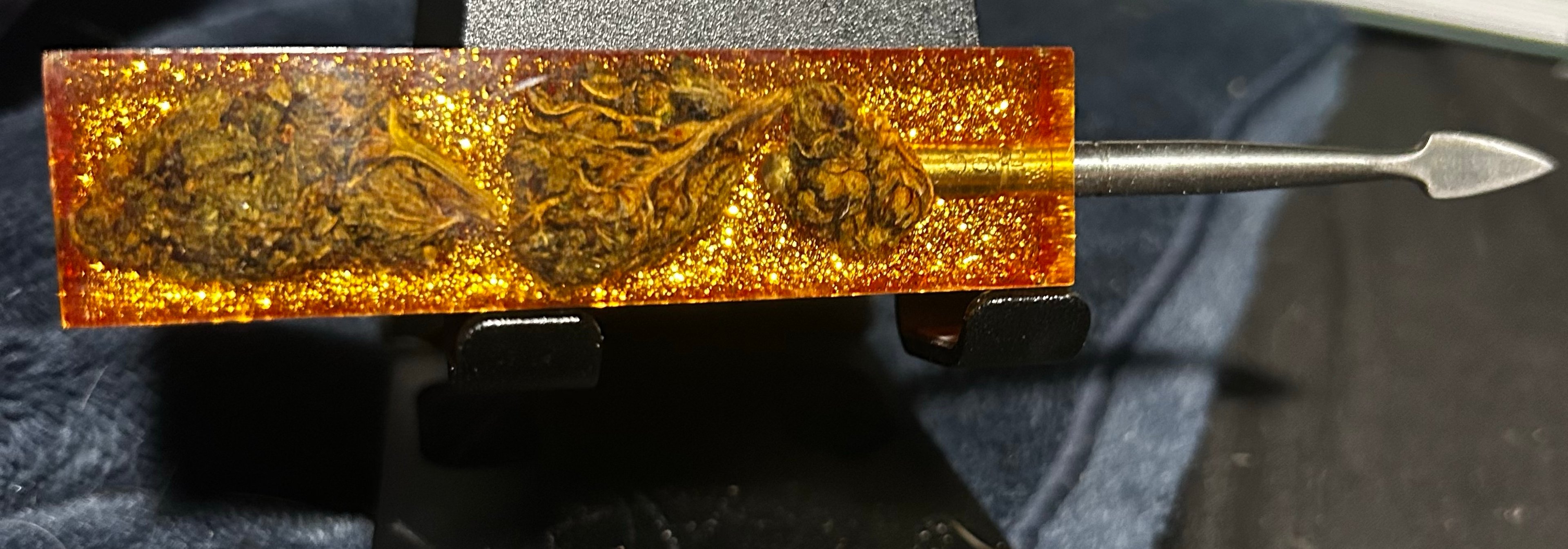 Preview pic of Handmade resin poured dab tool