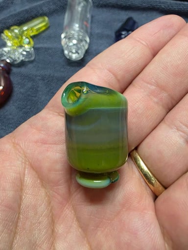 Preview pic of Kizmit glass pivot top in green energy