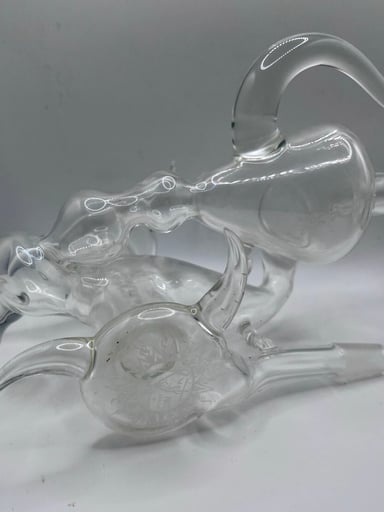 Preview pic of ### 🐘 Hand-Blown Clear Glass Elephant Rig