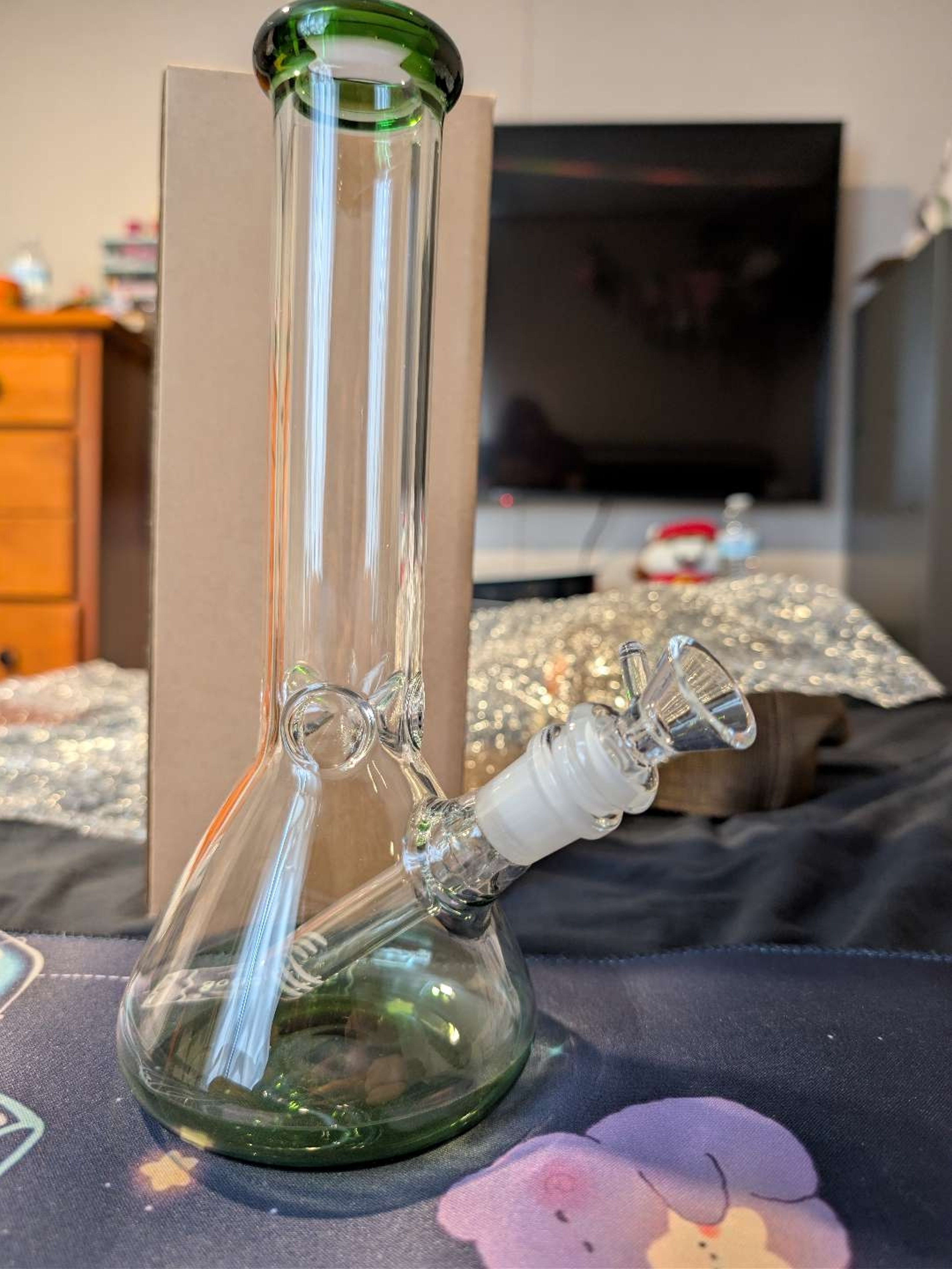 Preview pic of 8in Beaker Glass Water Pipe w/ Green Accents
