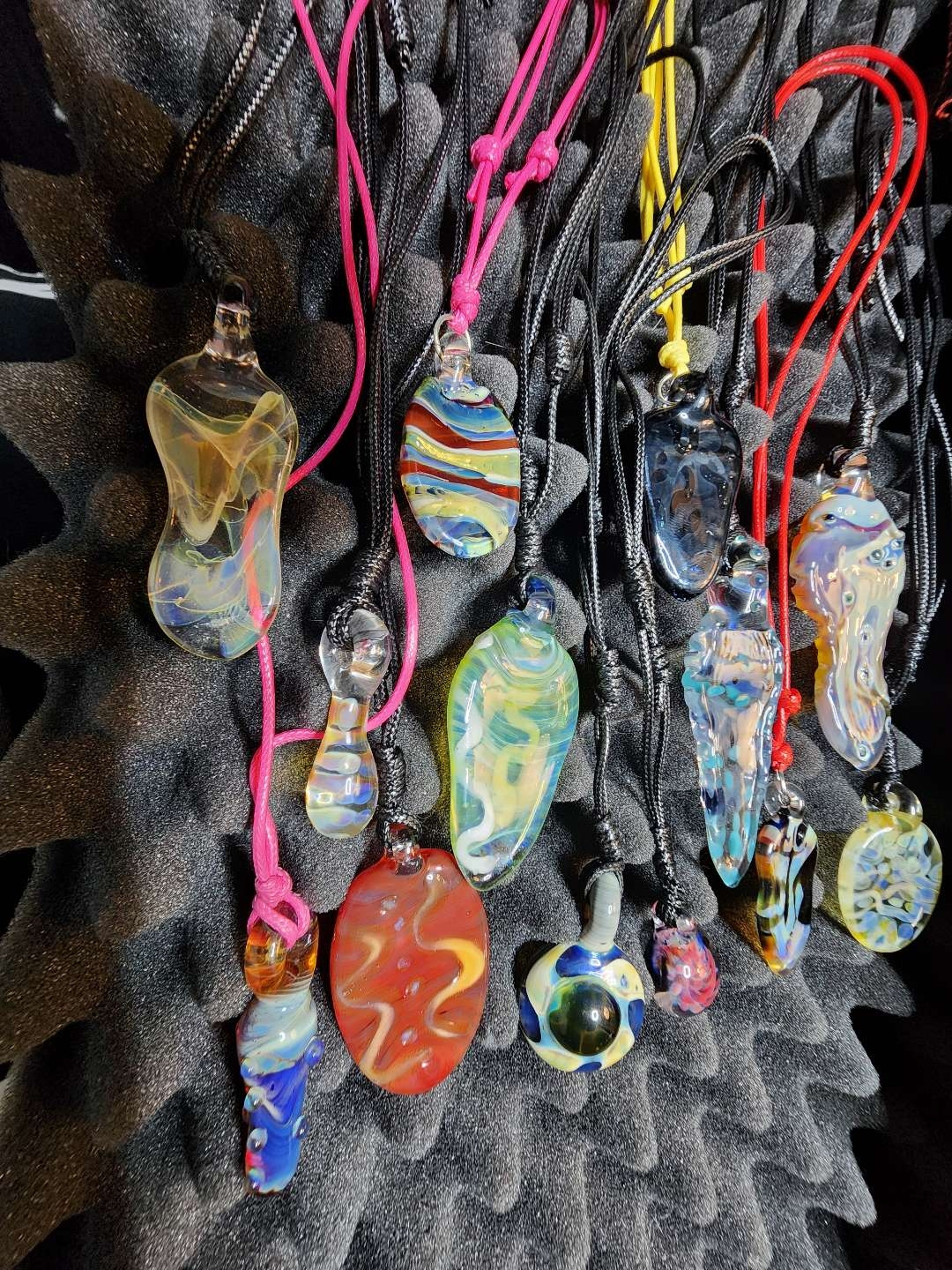 Preview pic of Multi glass necklace auction