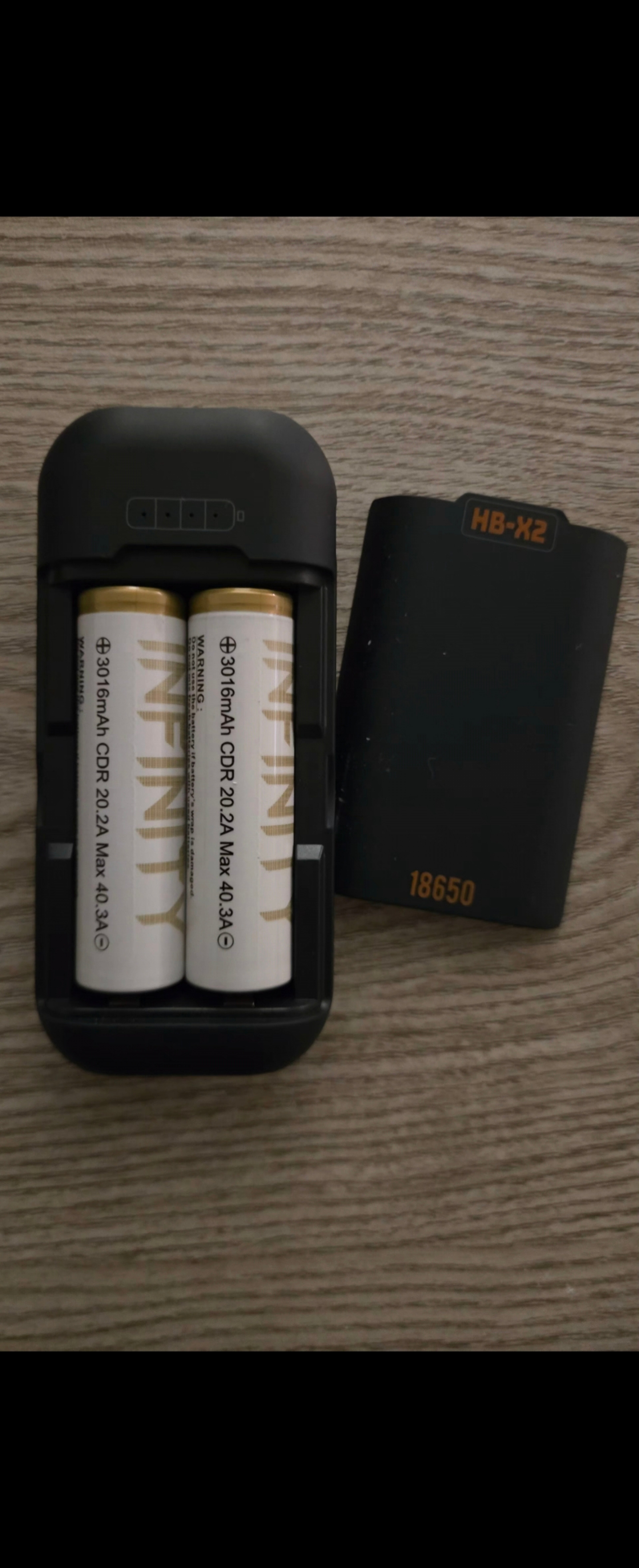 Preview pic of 2 - 18650 Batteries With Charging/Carrying Case