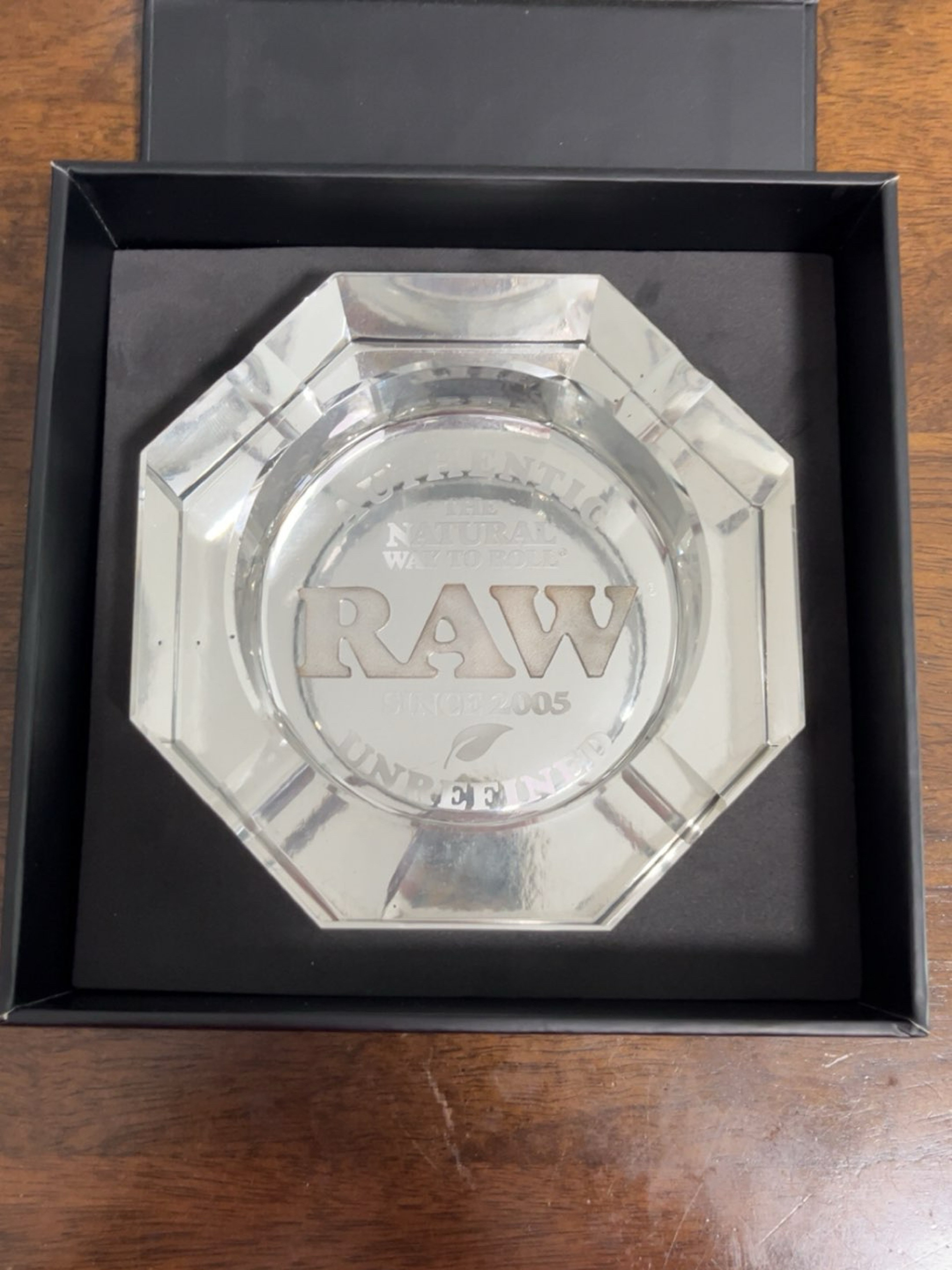 Preview pic of Giant raw ash tray