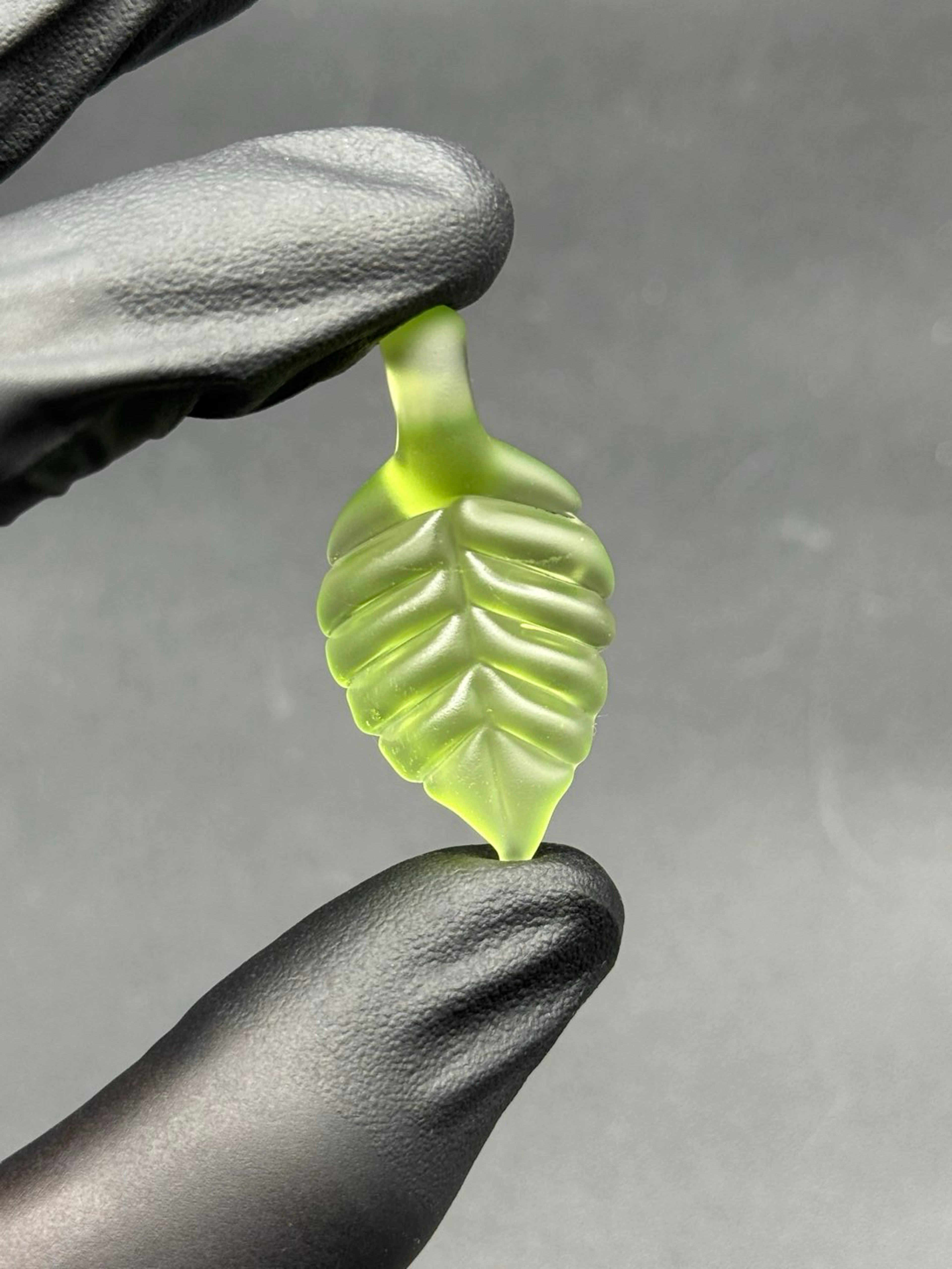 Leaf pendant image 0