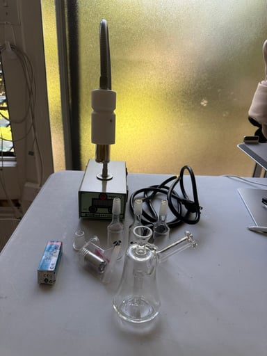 Preview pic of Aromed vaporizer with extras