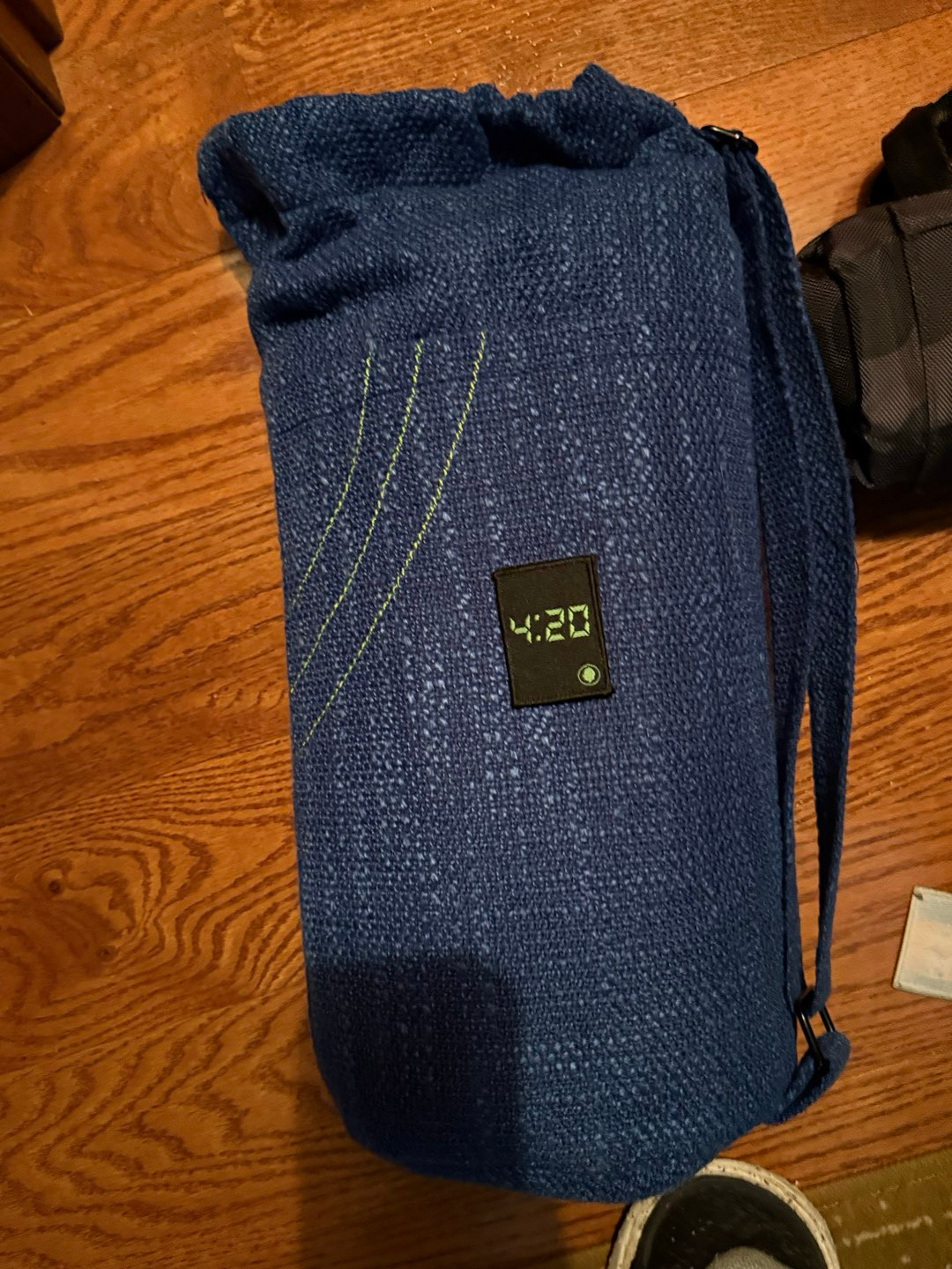 Medium size padded bag image 0