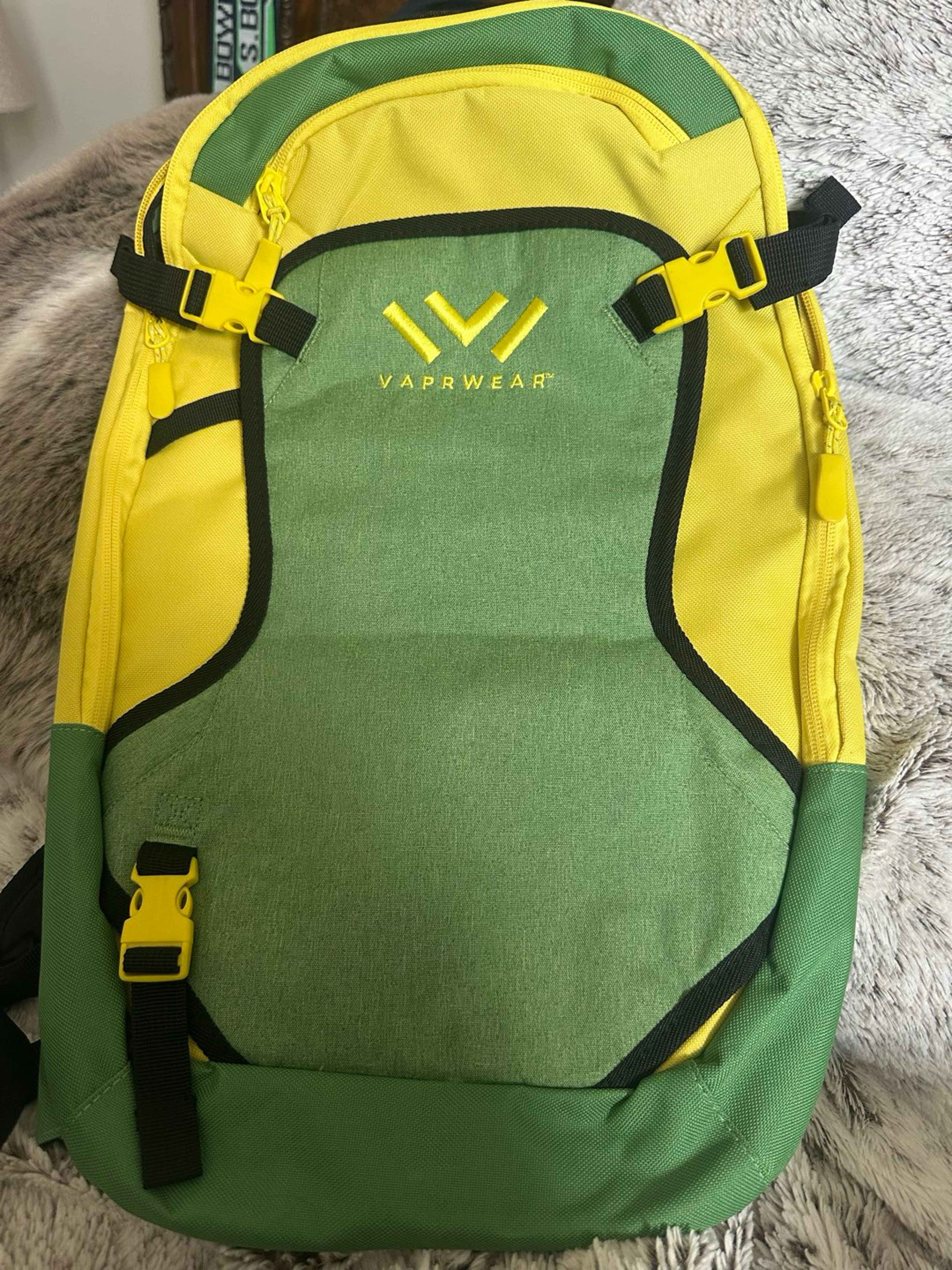Preview pic of Techchamber Vaprwear backpack- green&yellow
