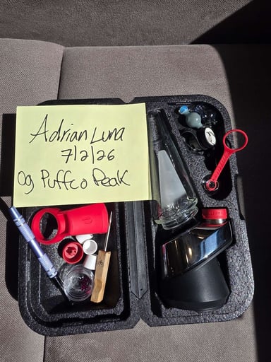Preview pic of Og Puffco Peak With Tons Of Extras.
