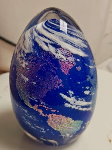 Preview pic of Jumbo Geoffrey Beetem signed World Orb