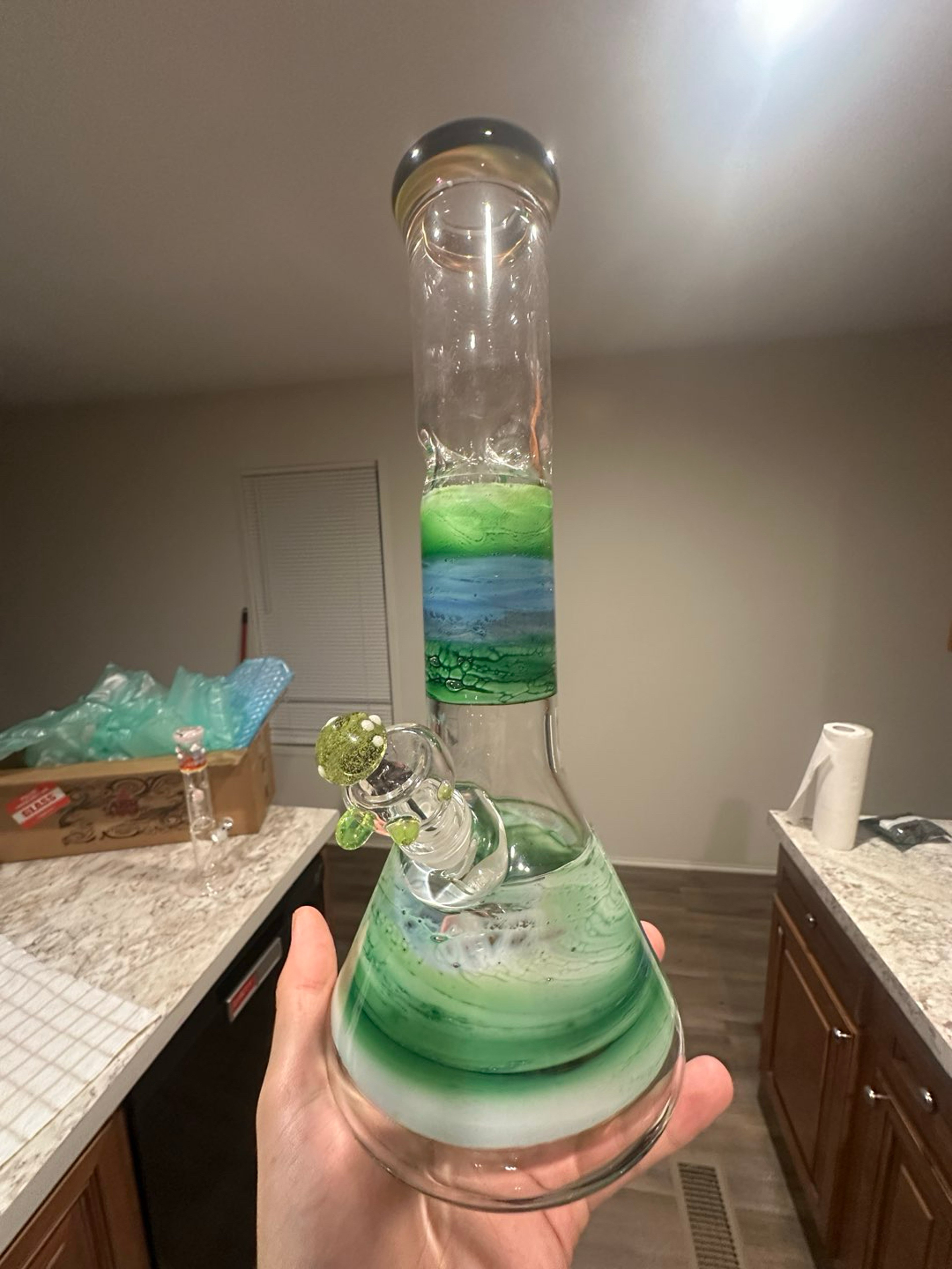 Preview pic of Beaker Bong - maryjanesglassstudio